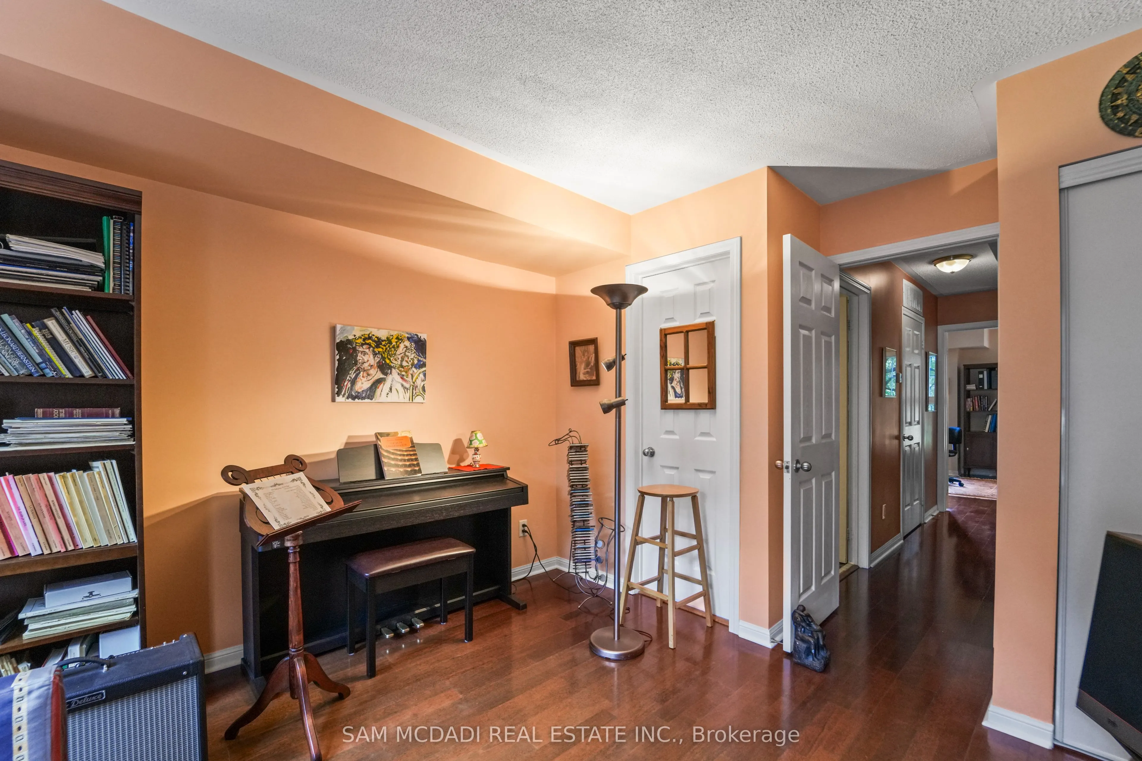 29 Niagara Street, #49