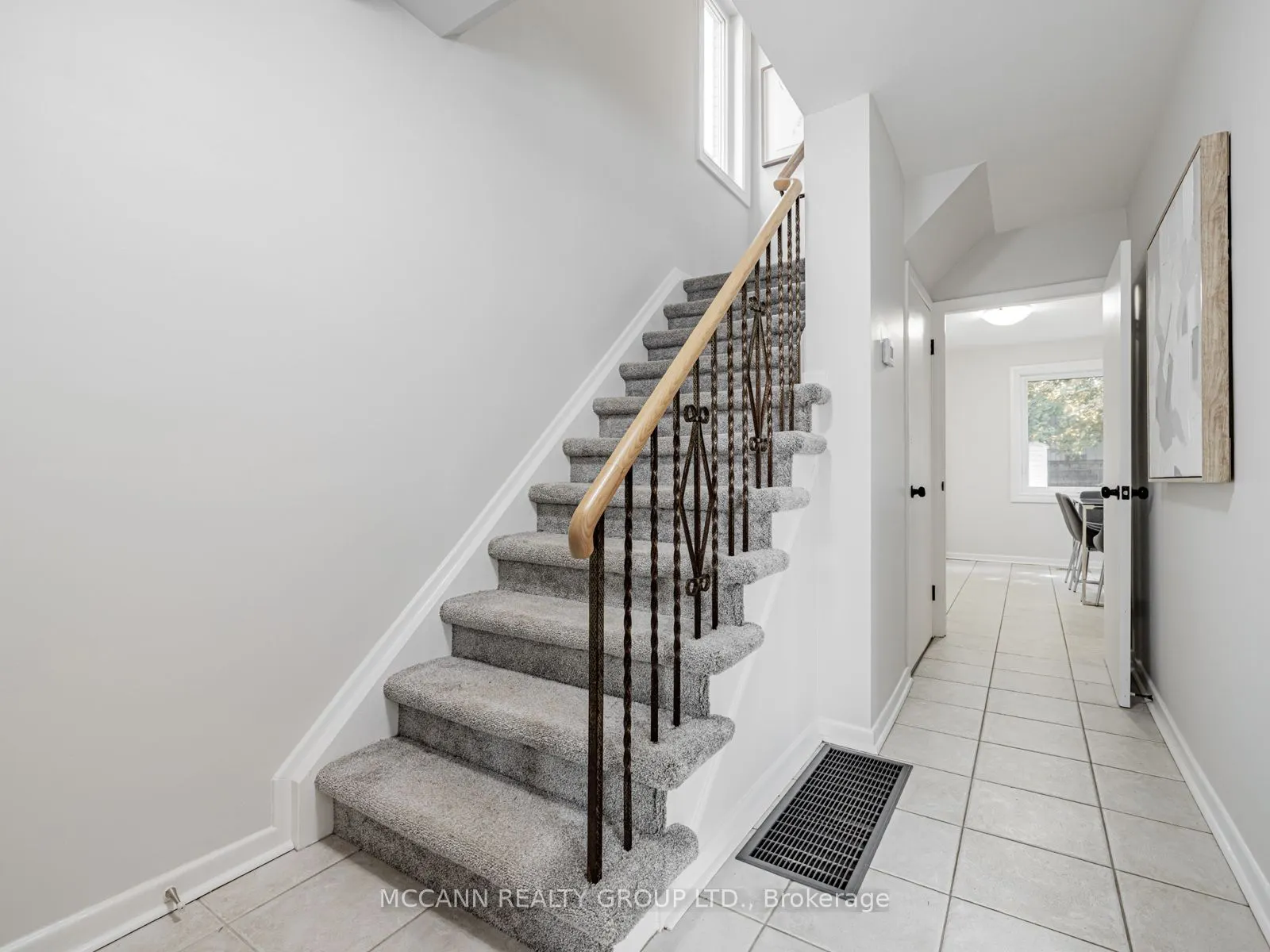 157 1/2 Roslin Avenue