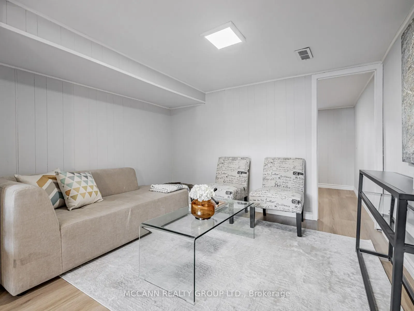 157 1/2 Roslin Avenue