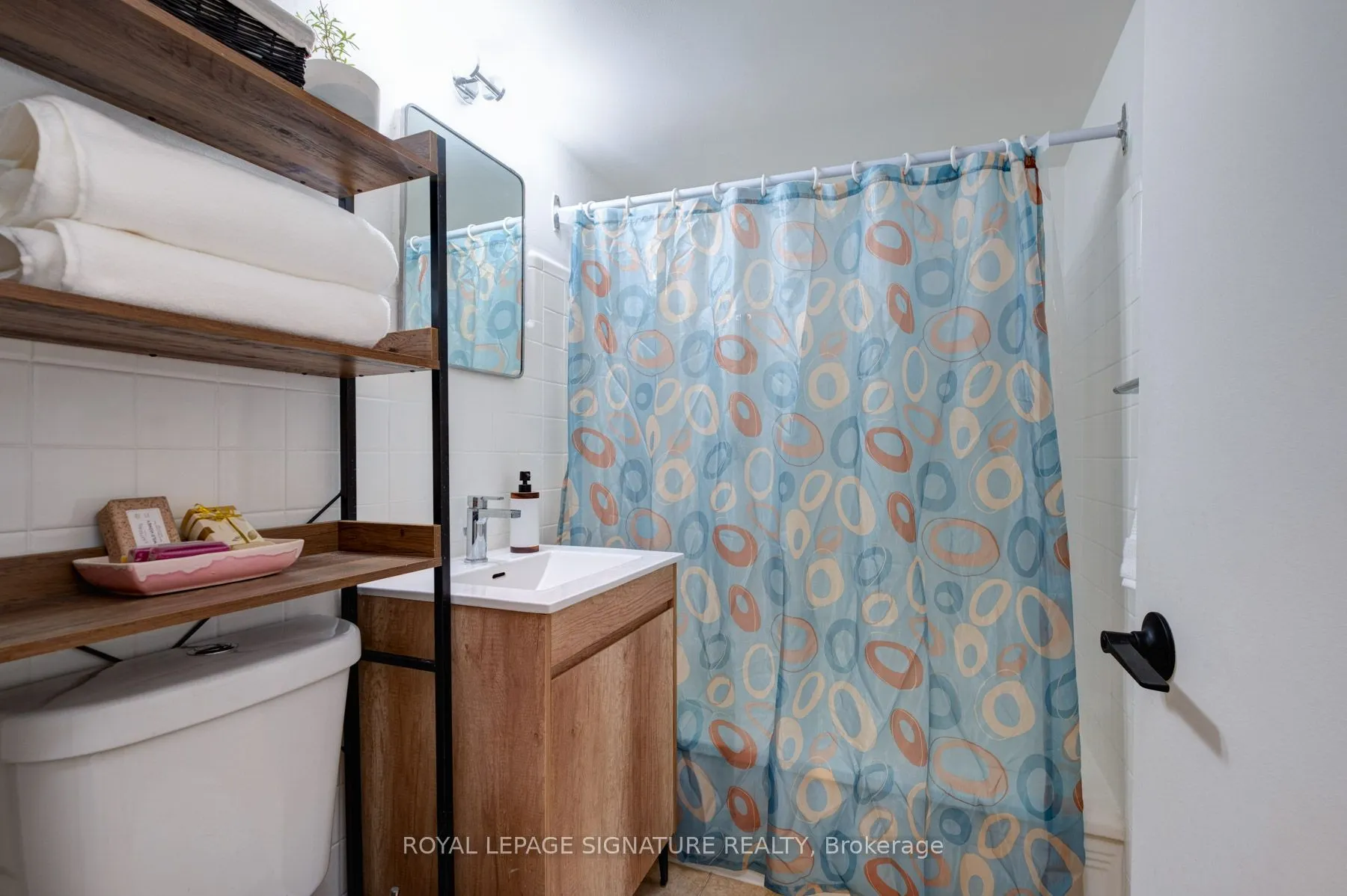8 Corinth Gardens, #3