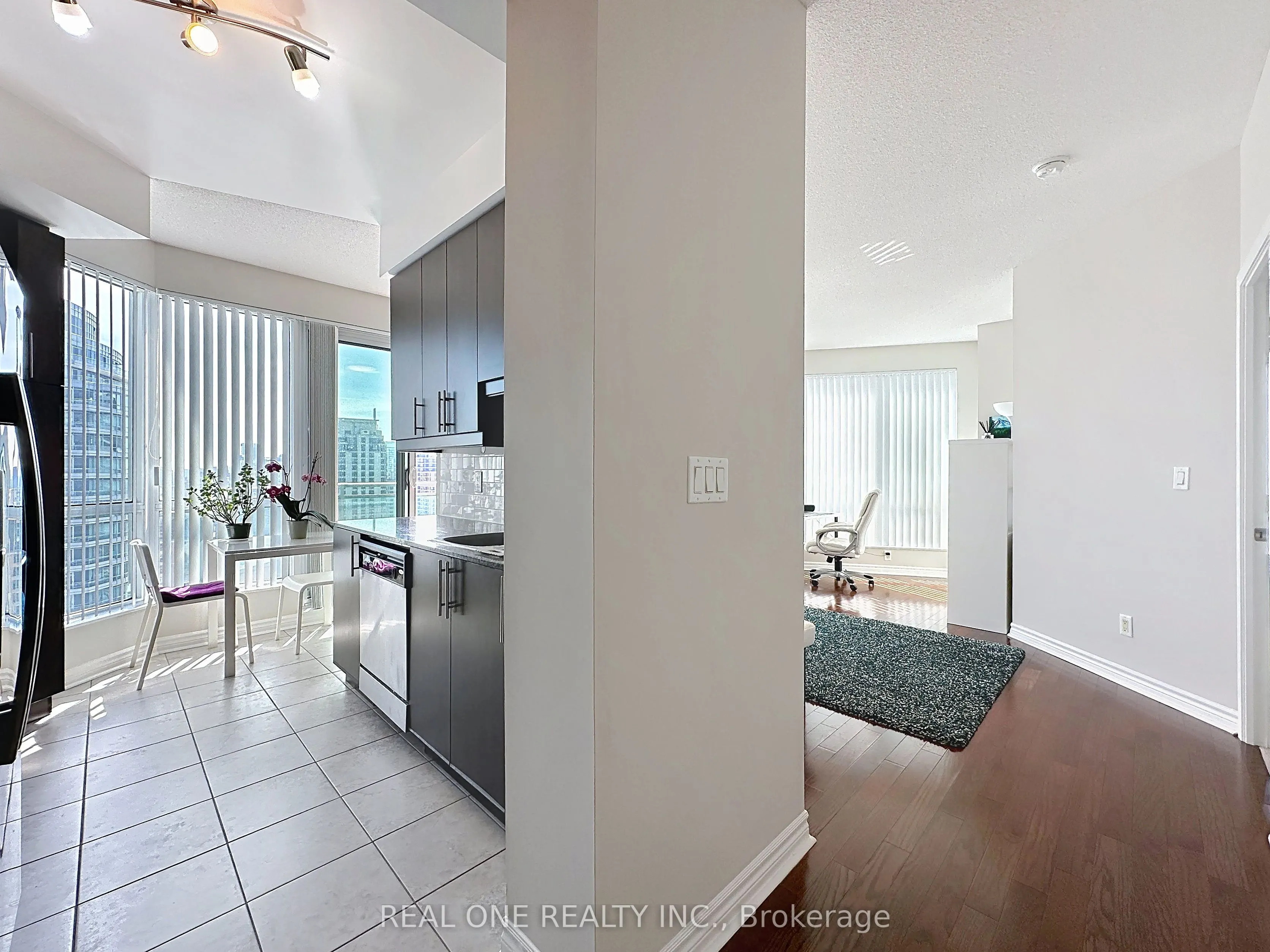 18 Holmes Avenue, #2205