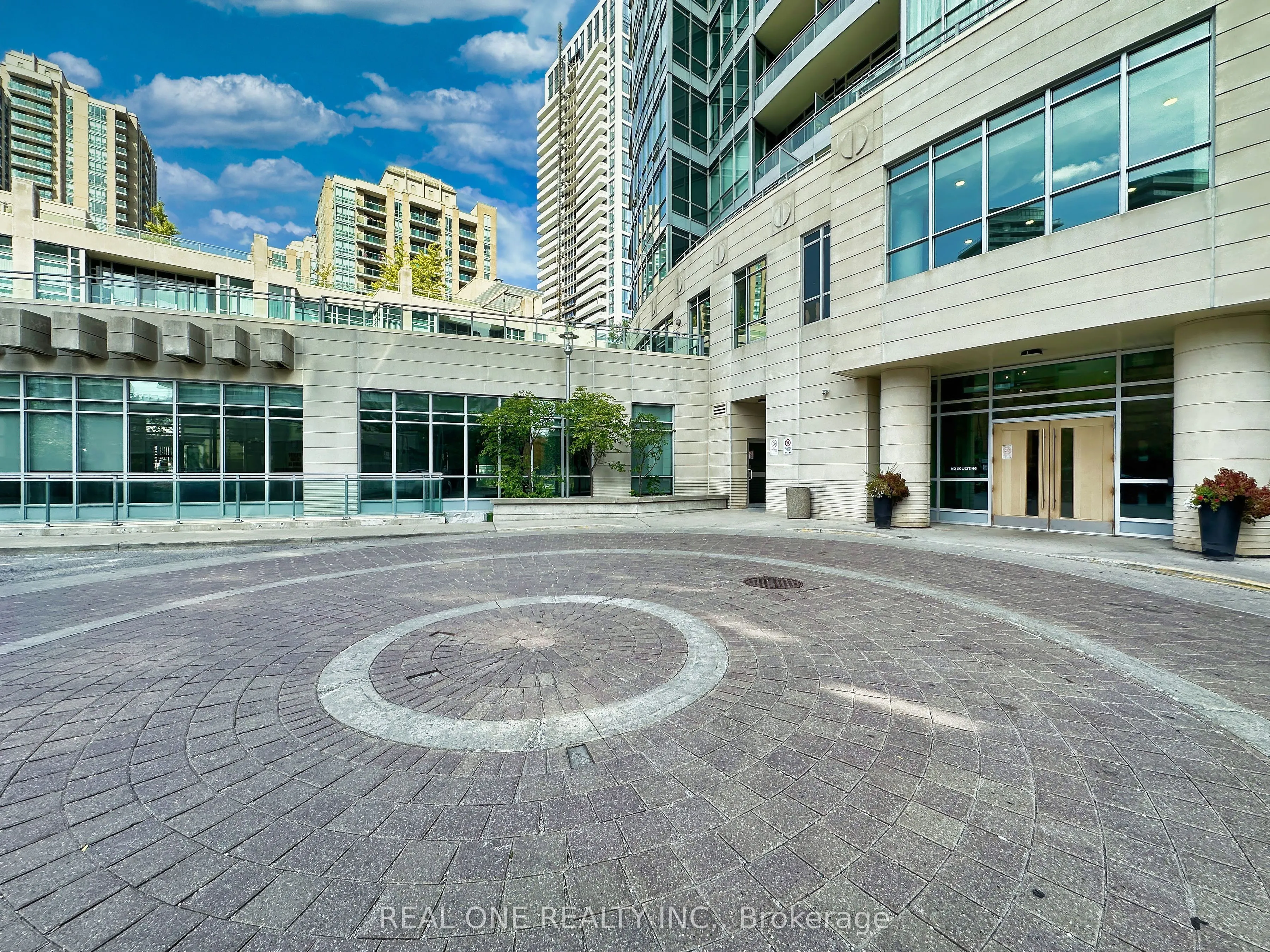 18 Holmes Avenue, #2205