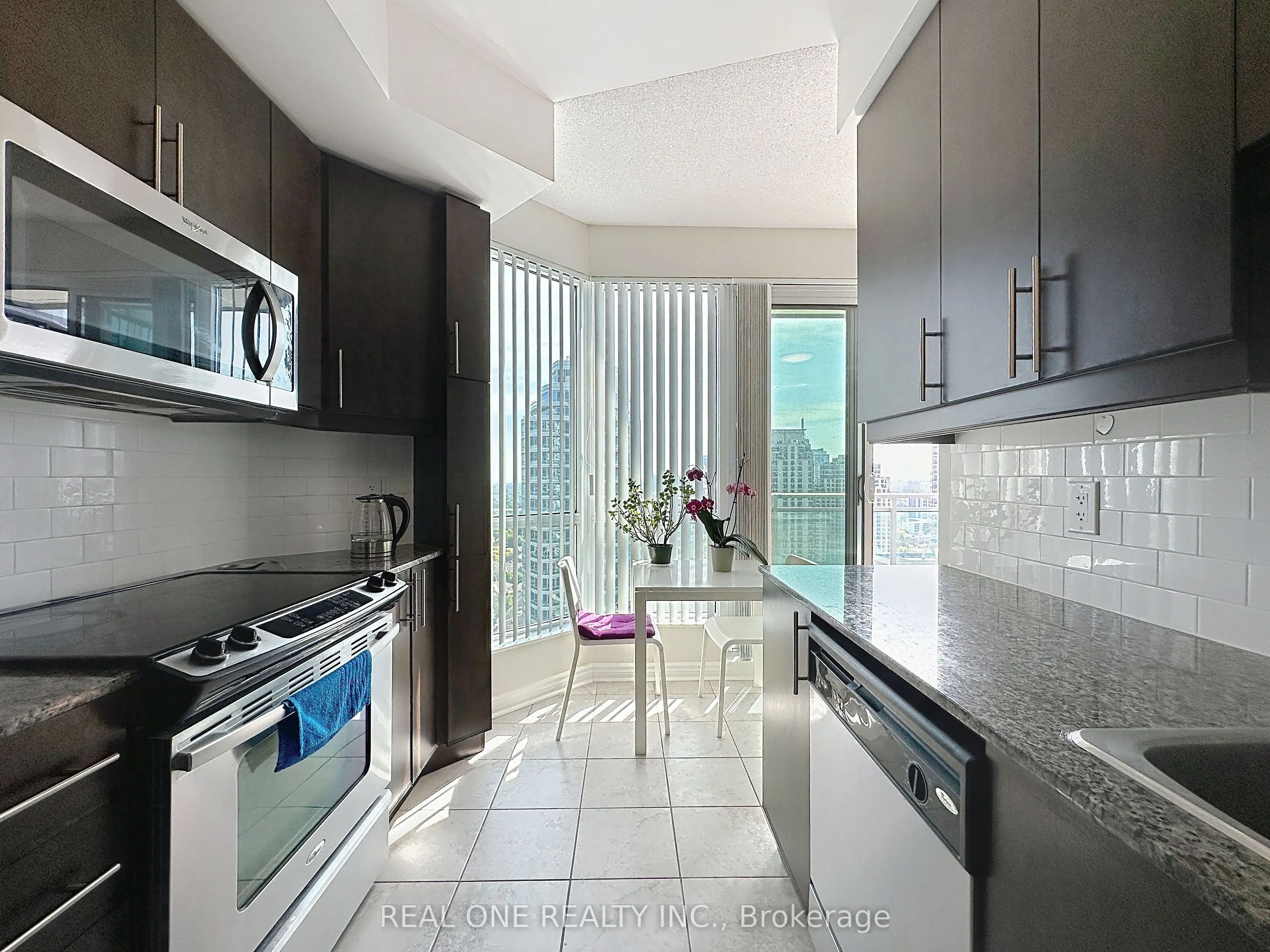 18 Holmes Avenue, #2205