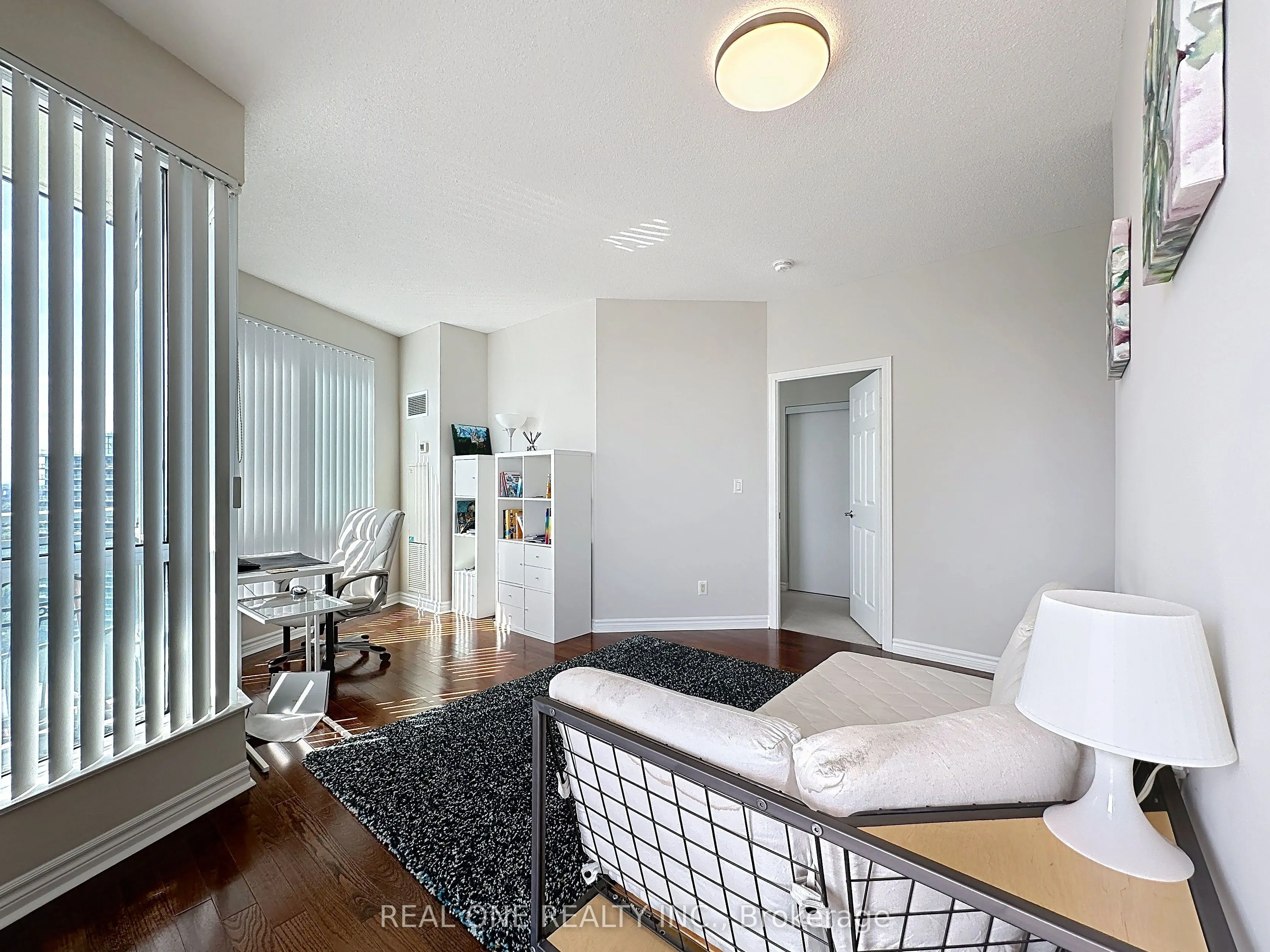 18 Holmes Avenue, #2205