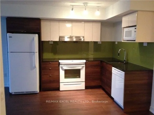 121 Mcmahon Drive, #1211