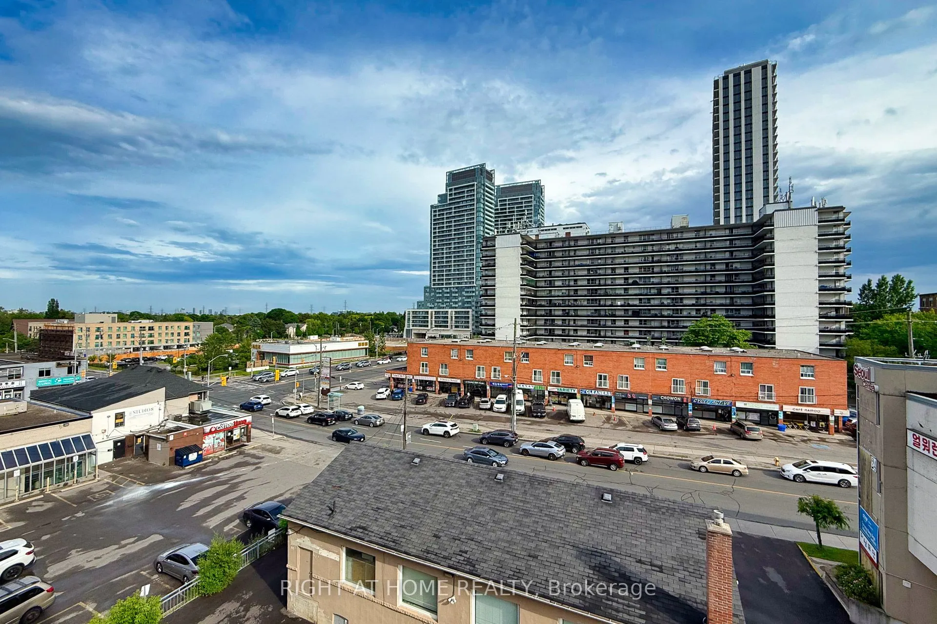 5940 Yonge Street, #Ph3