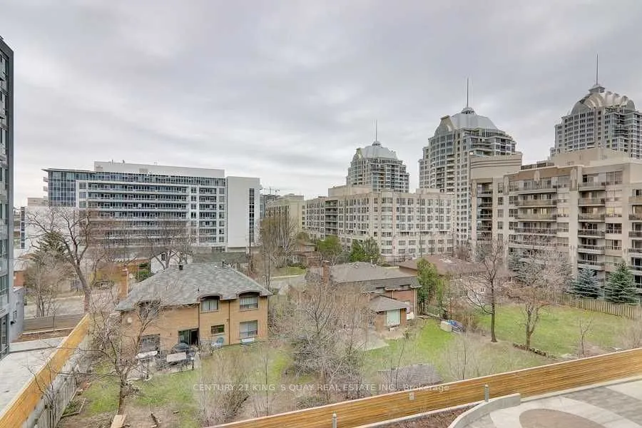 7 Kenaston Gardens, #802