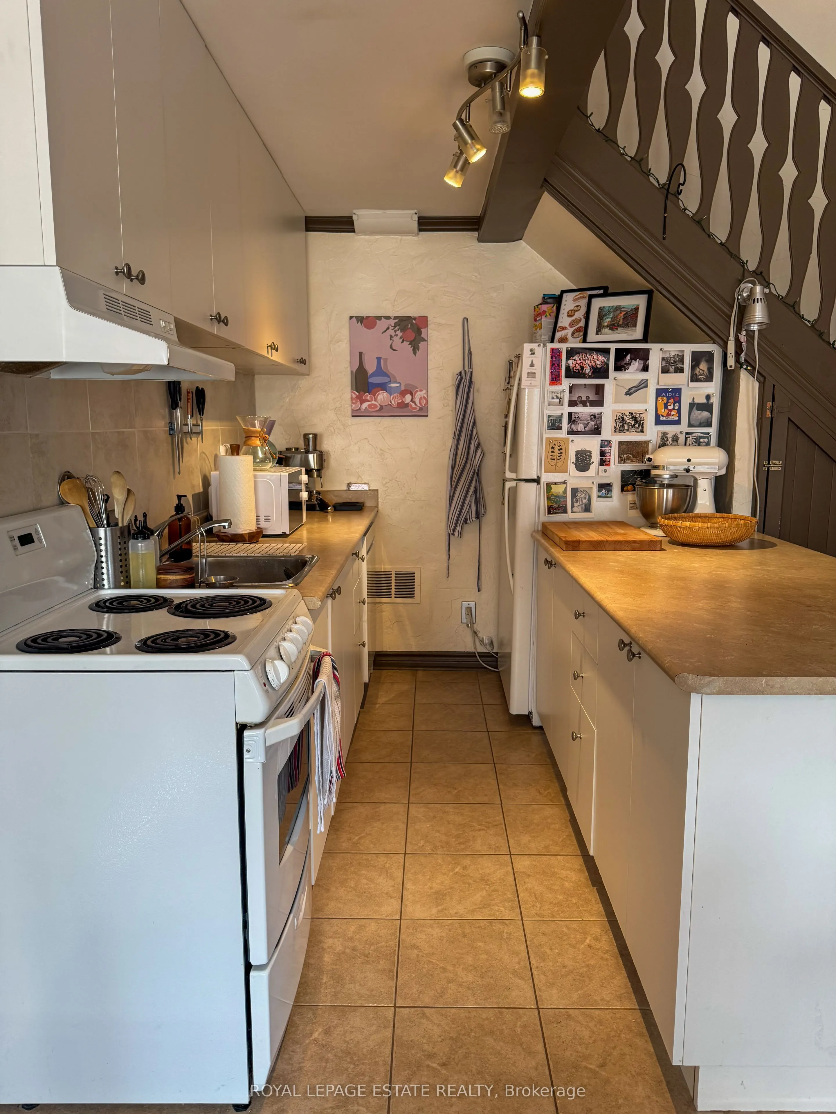 325 Queen Street E, #2D