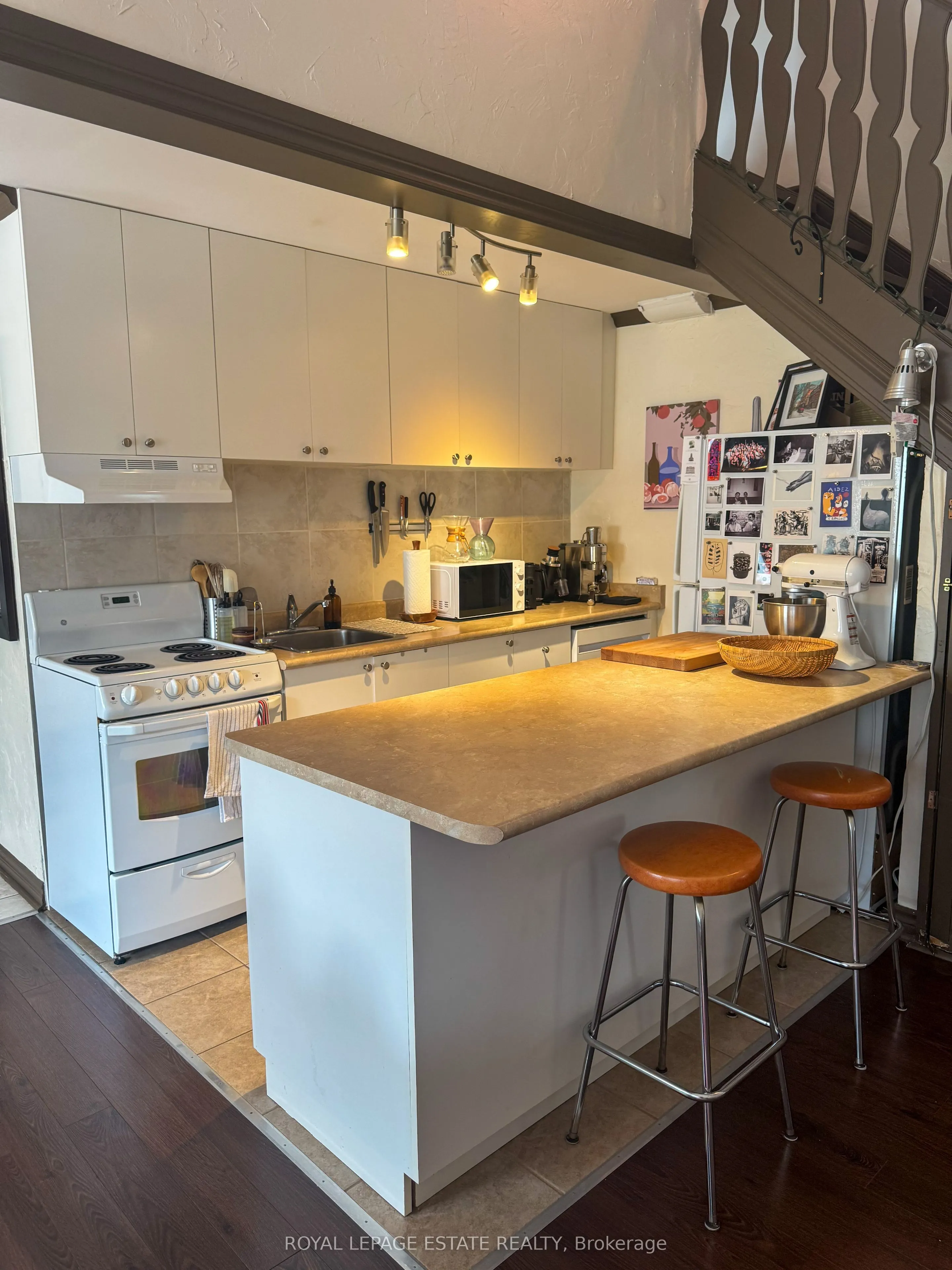 325 Queen Street E, #2D