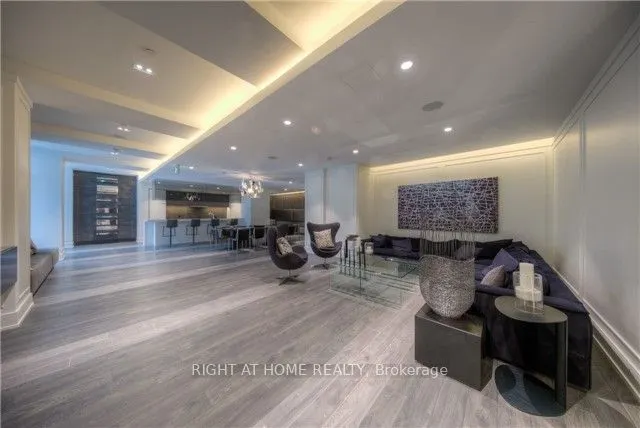 6 Parkwood Avenue, #715