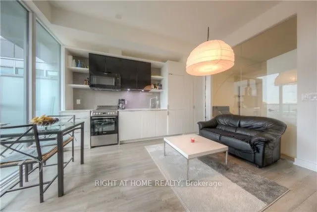 6 Parkwood Avenue, #715