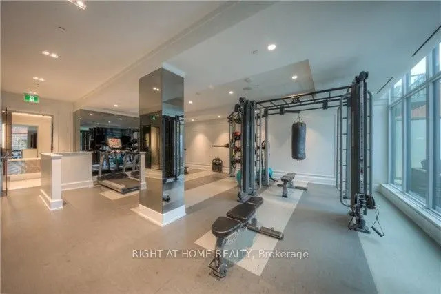 6 Parkwood Avenue, #715