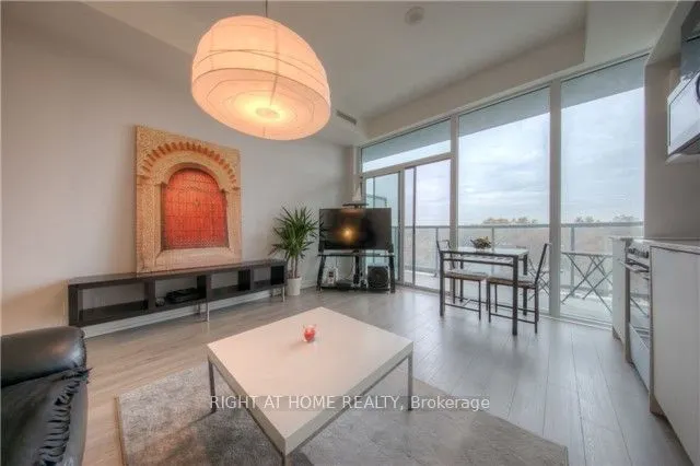 6 Parkwood Avenue, #715
