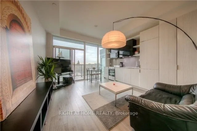 6 Parkwood Avenue, #715