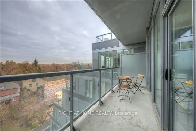 6 Parkwood Avenue, #715
