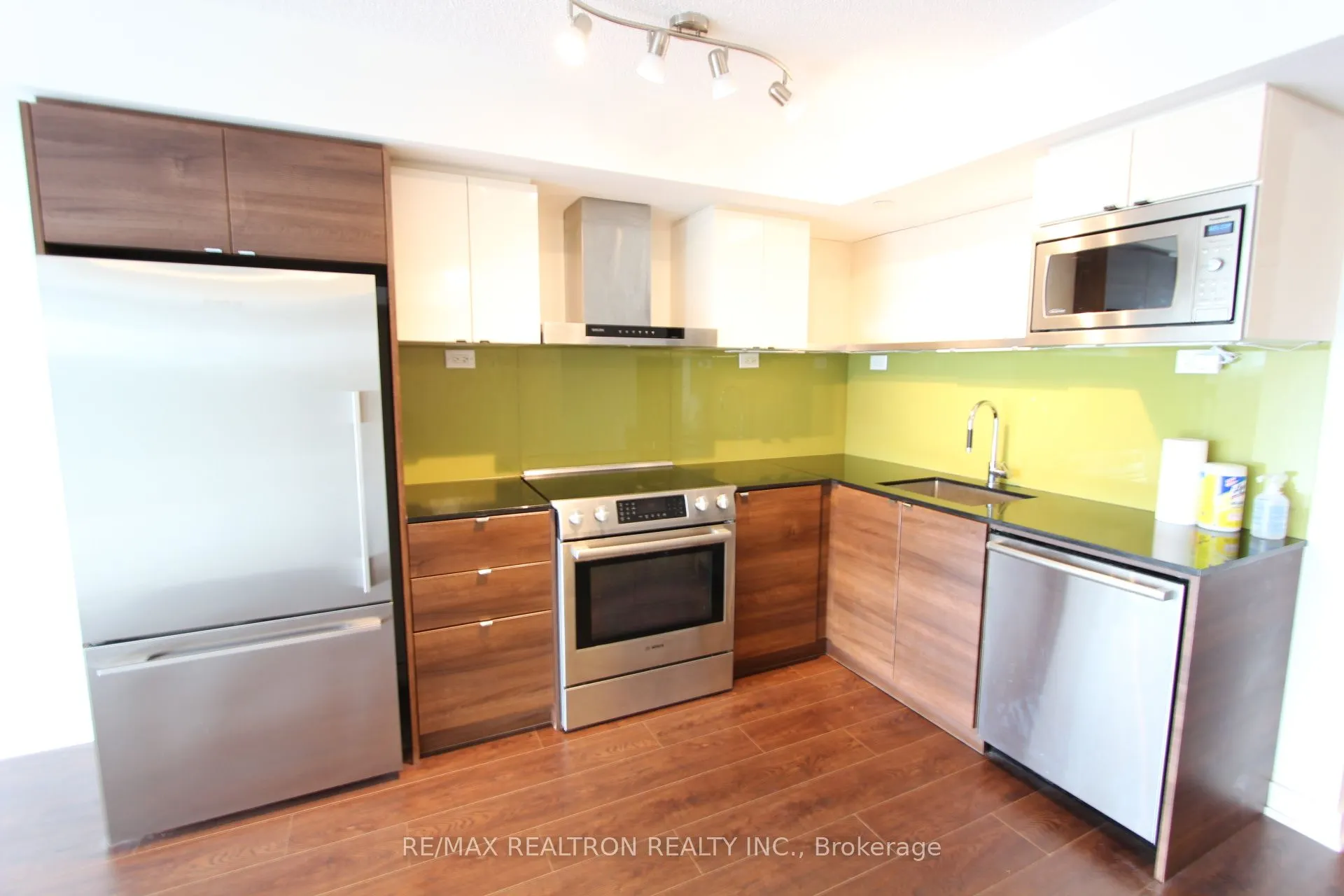 72 Esther Shiner Boulevard, #2208