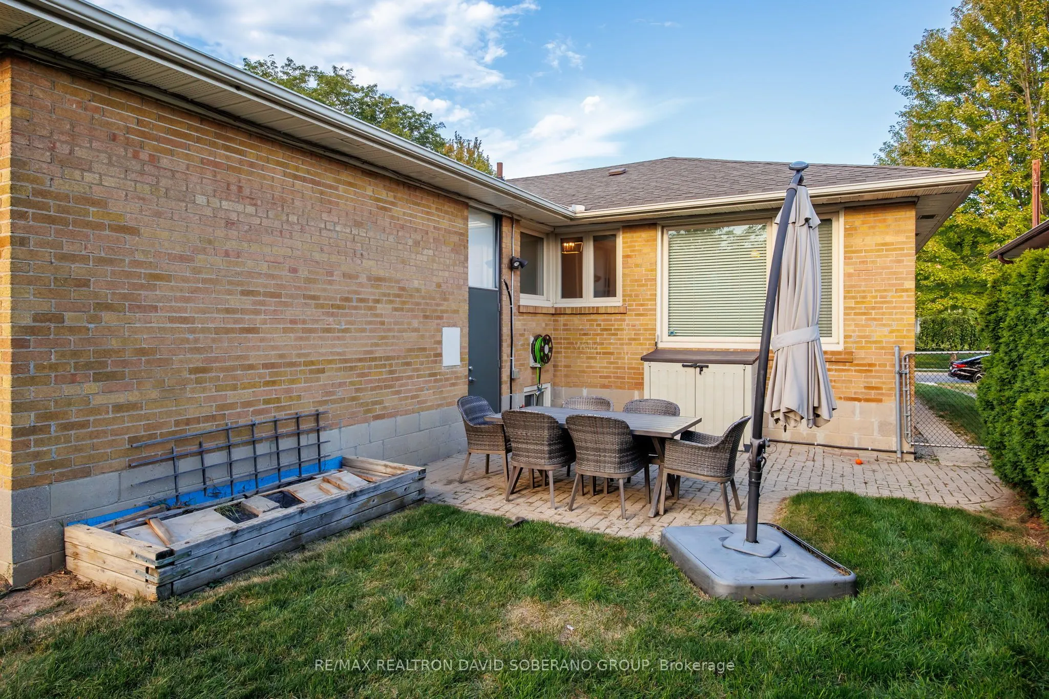 122 Collinson Boulevard