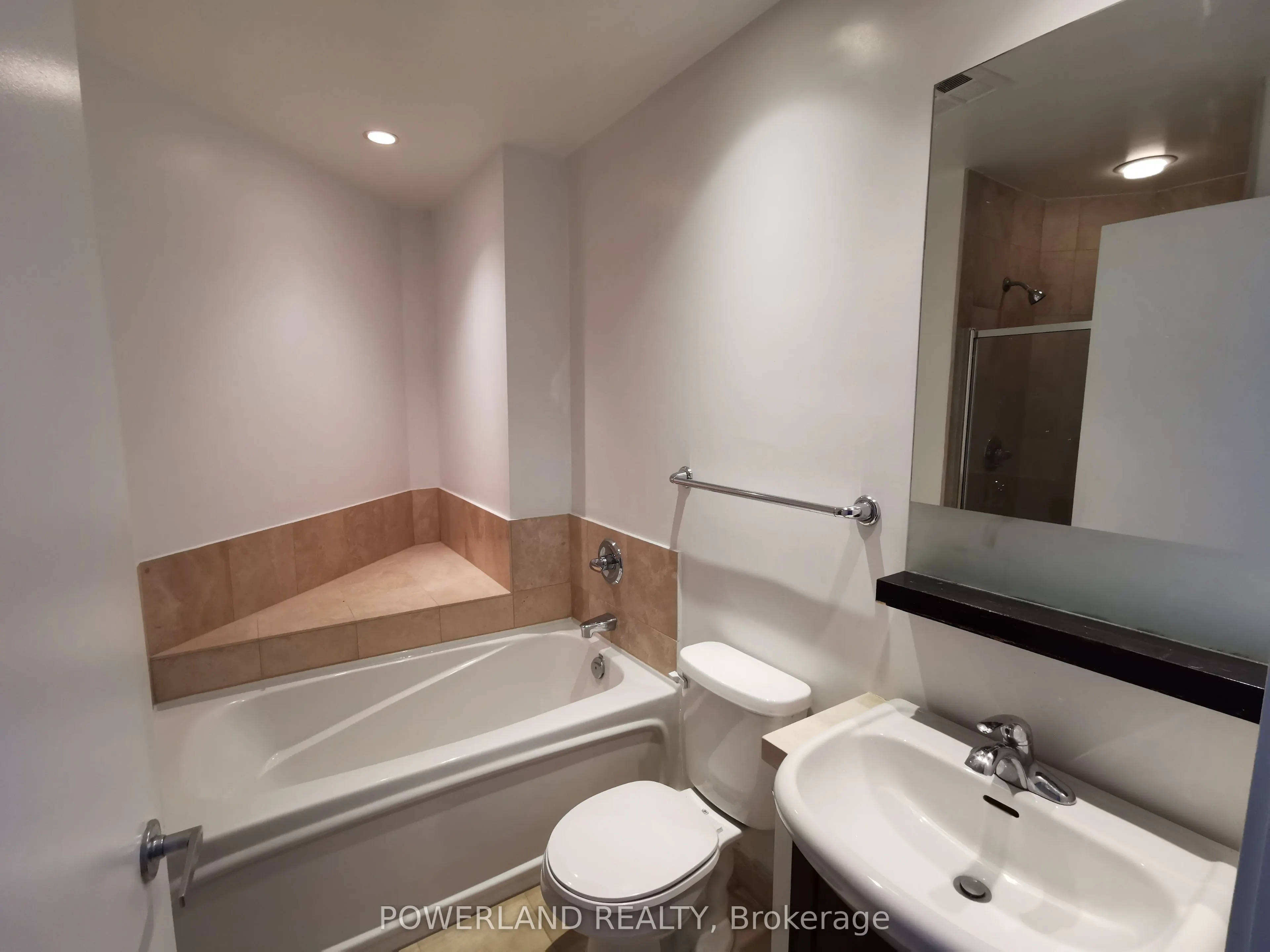 208 Queens Quay W, #3307
