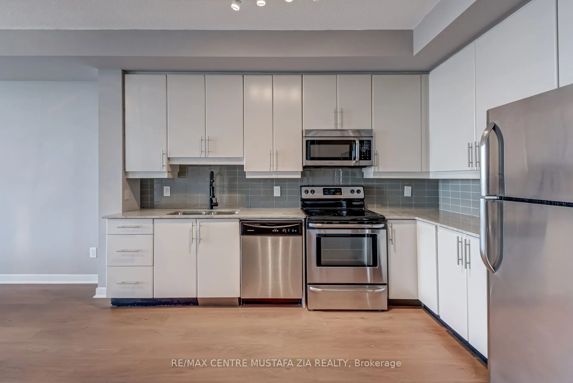 33 Bay Street, #4110