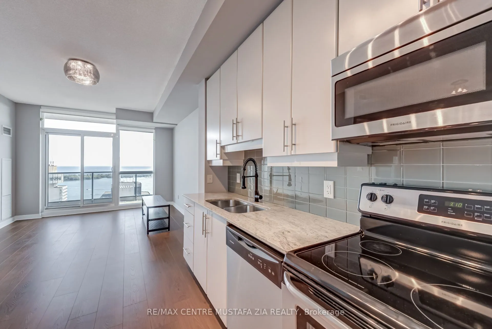 33 Bay Street, #4110