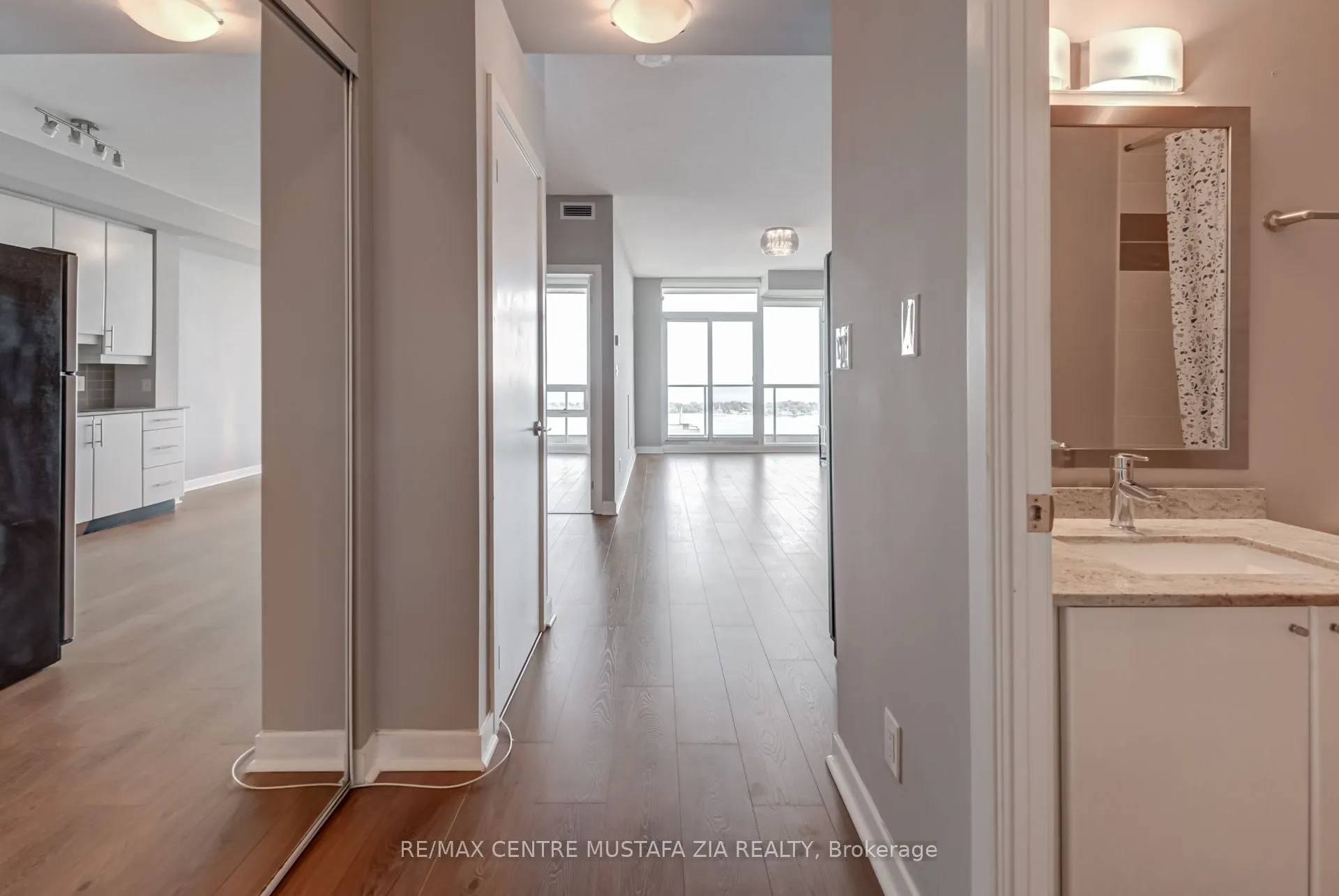 33 Bay Street, #4110