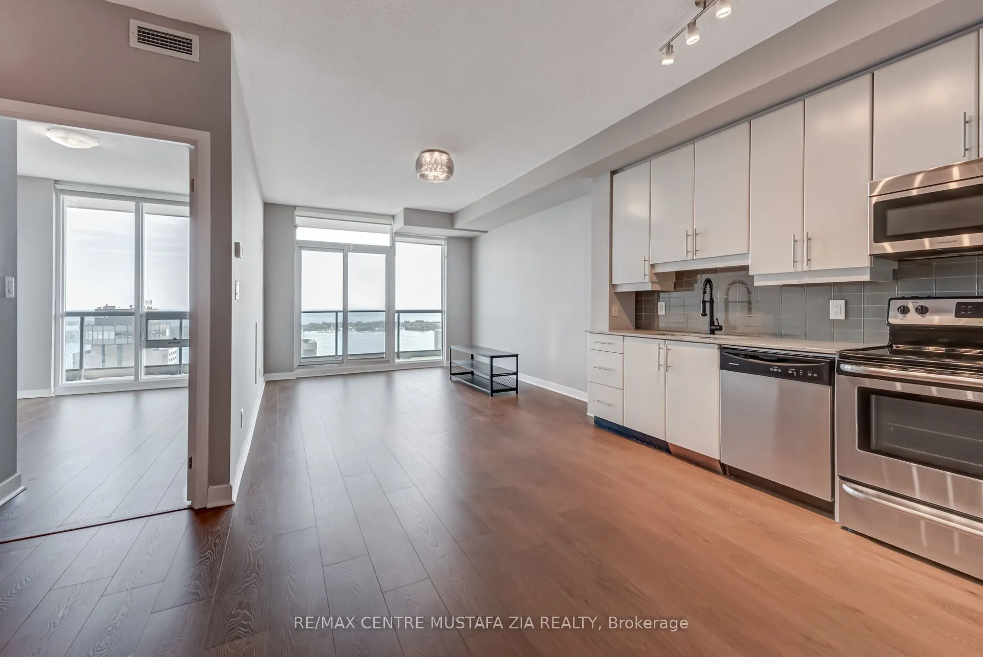 33 Bay Street, #4110