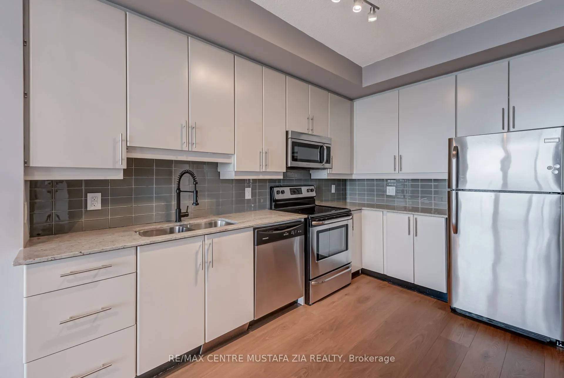 33 Bay Street, #4110