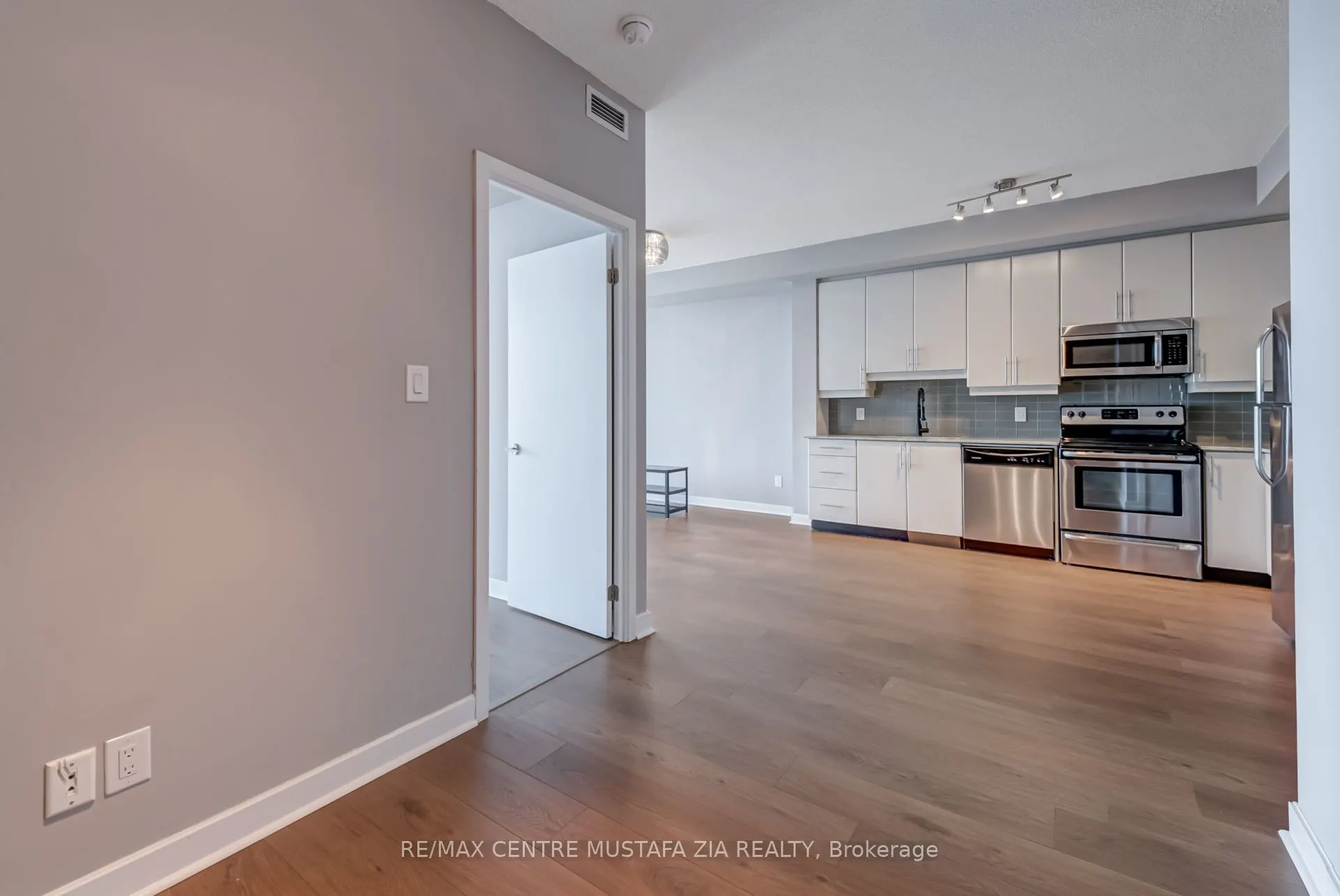 33 Bay Street, #4110