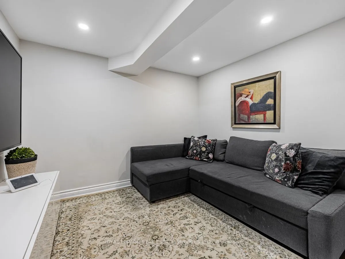 12 Armour Boulevard