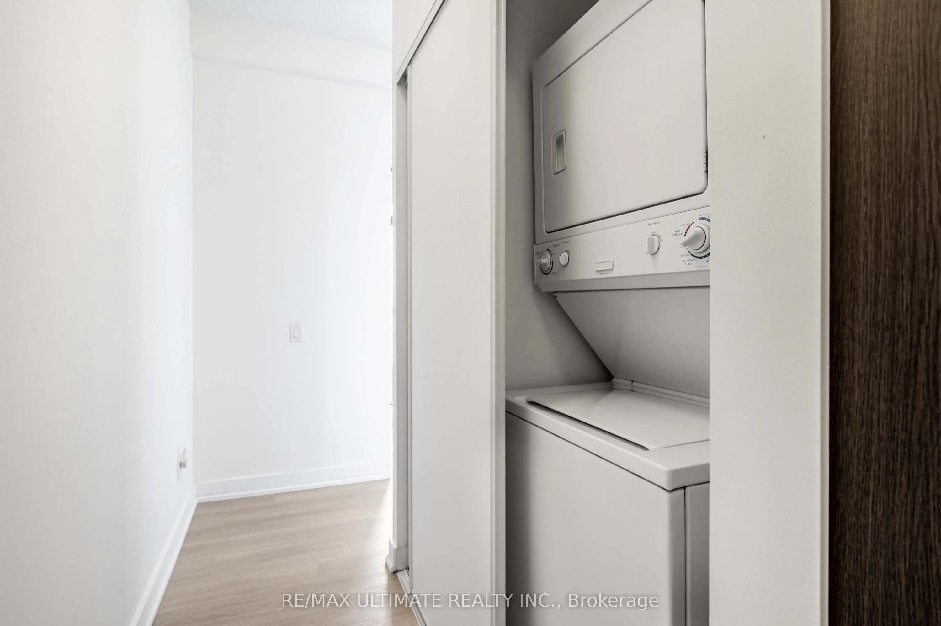 33 Charles Street E, #3808