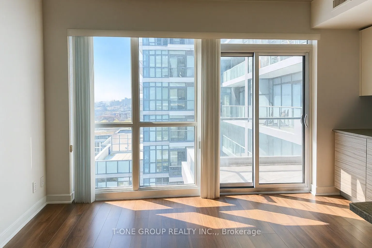 210 Simcoe Street, #2210