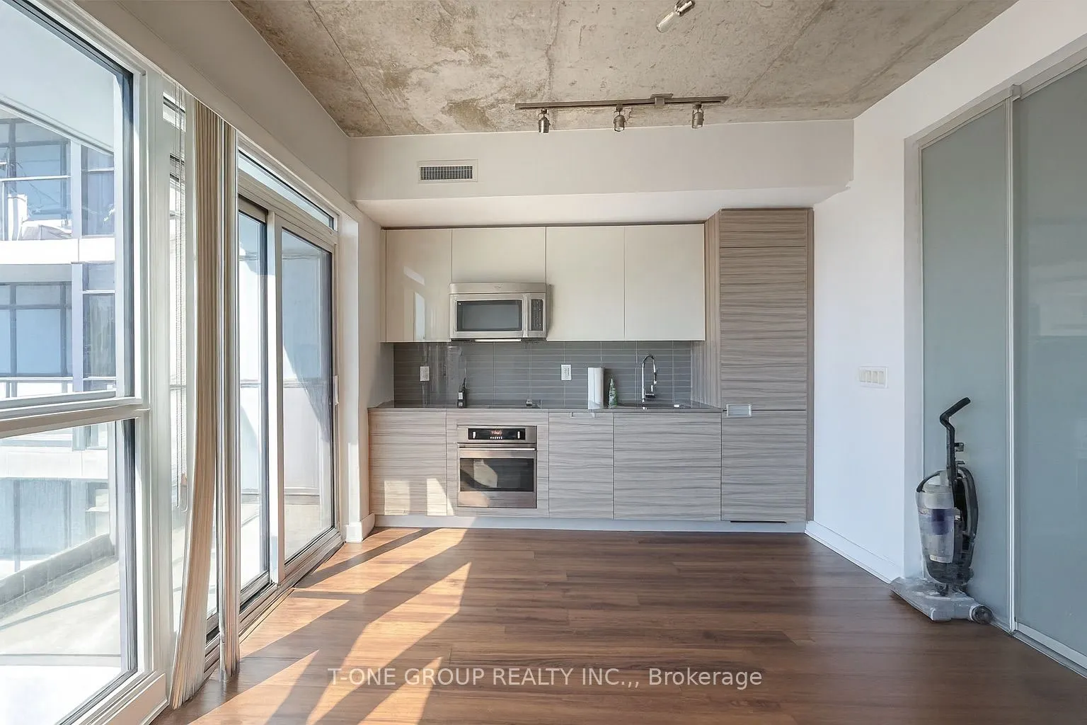 210 Simcoe Street, #2210
