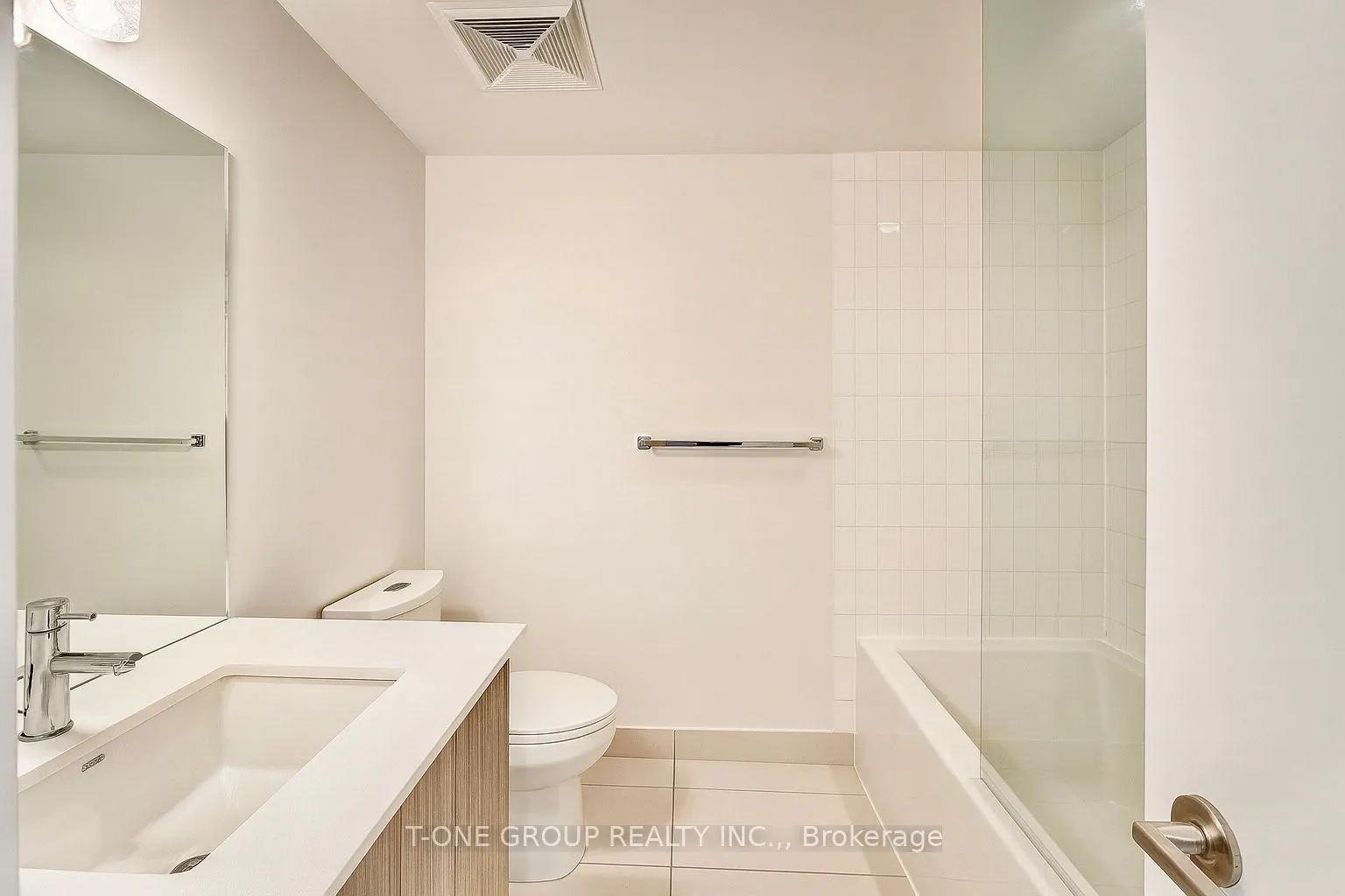 210 Simcoe Street, #2210