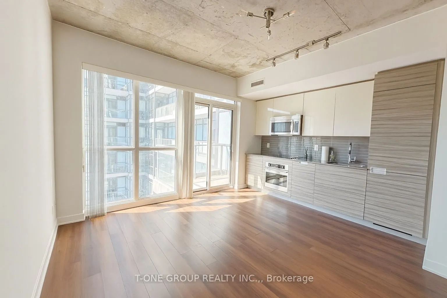 210 Simcoe Street, #2210