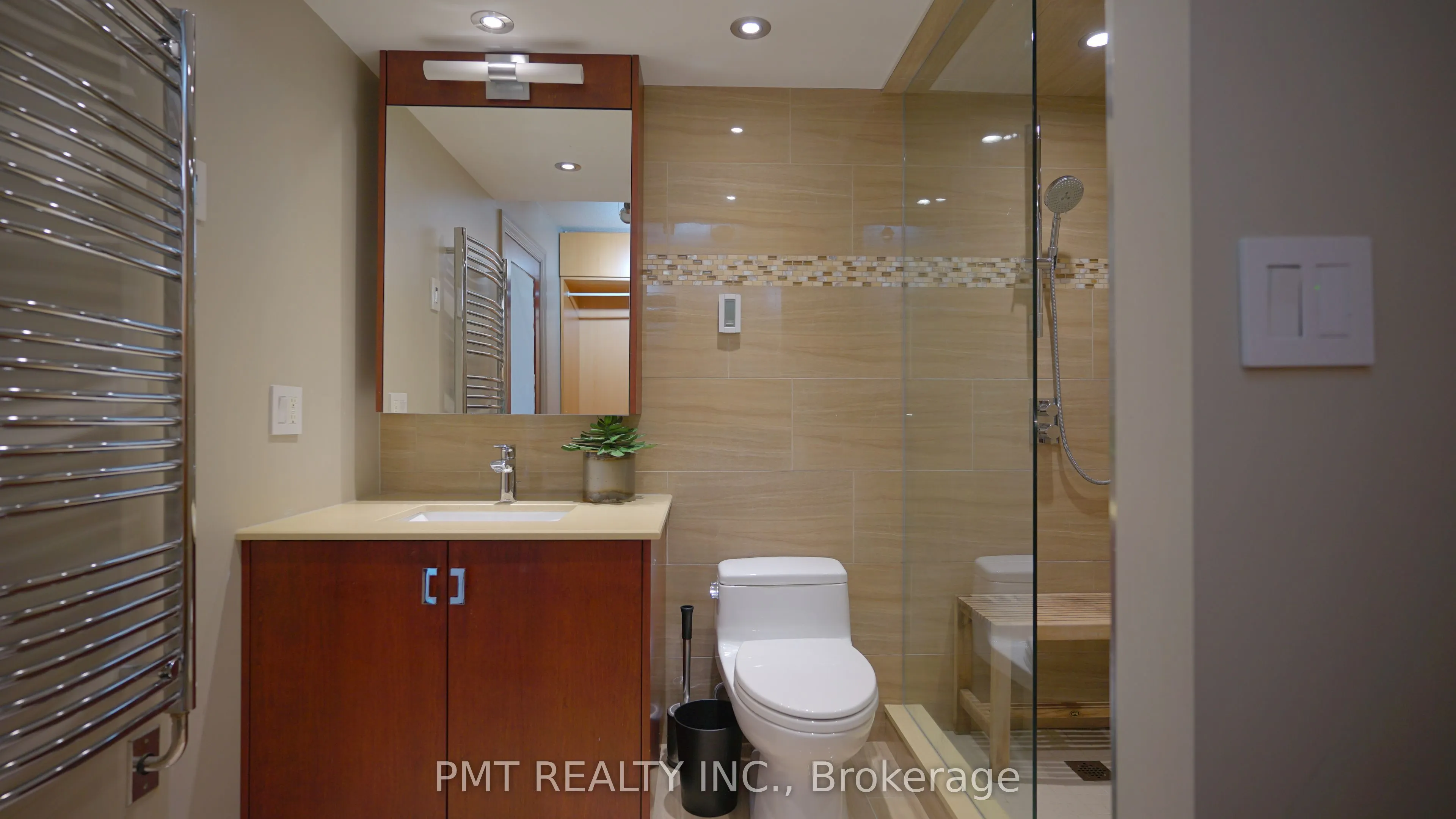 86 Gerrard Street E, #10B