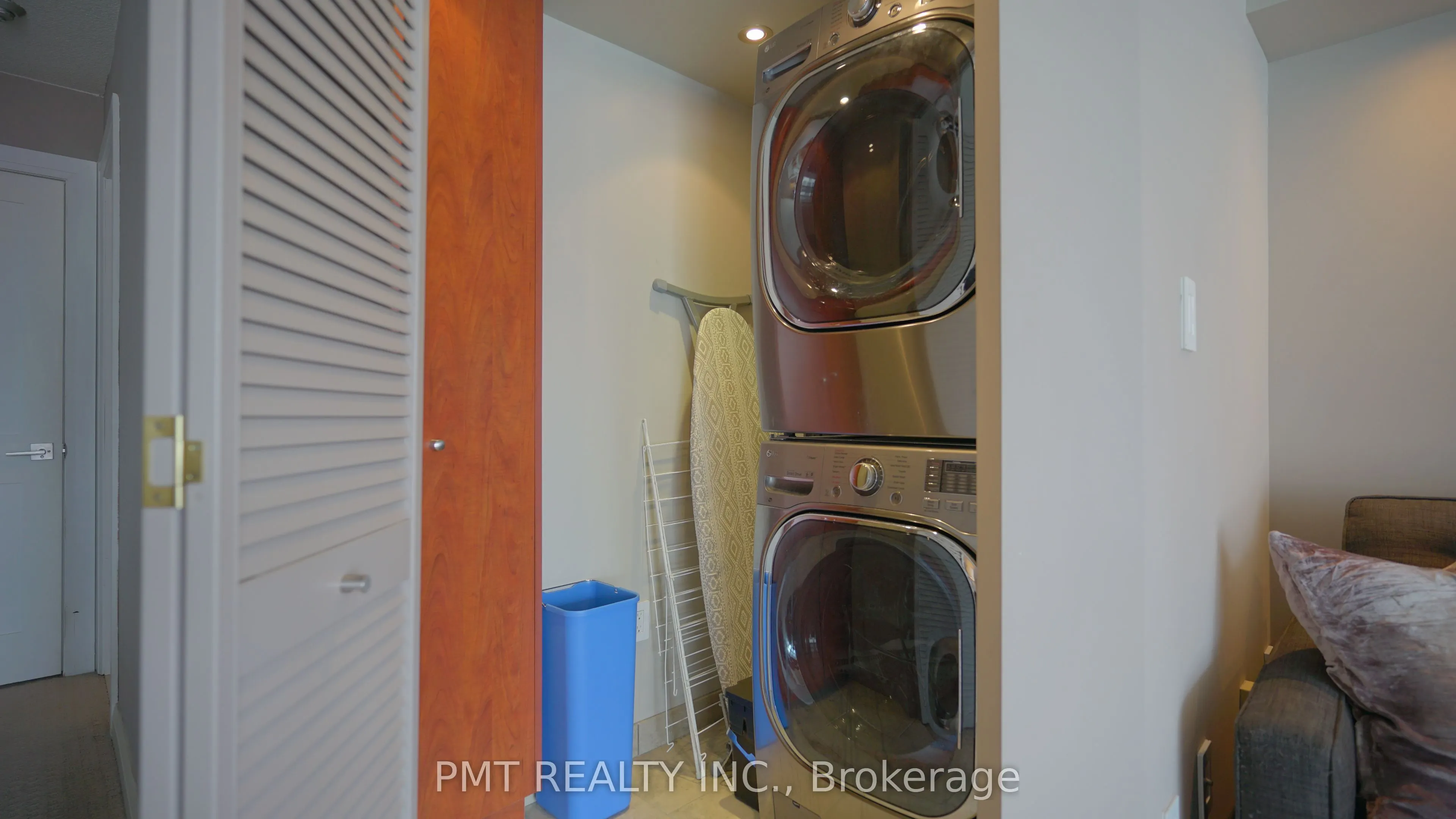 86 Gerrard Street E, #10B