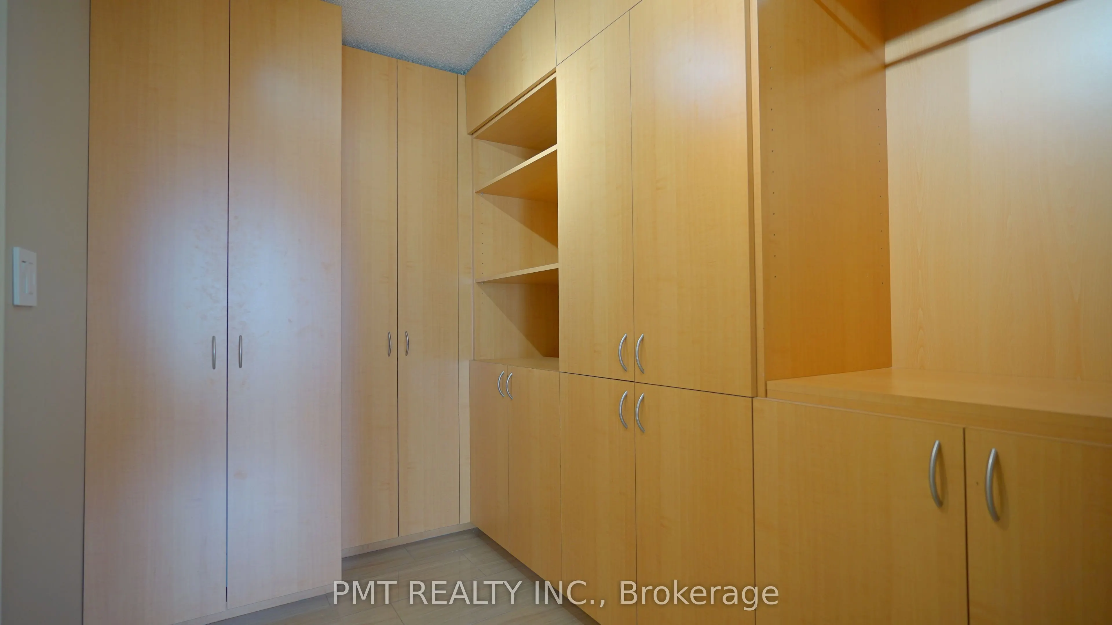 86 Gerrard Street E, #10B