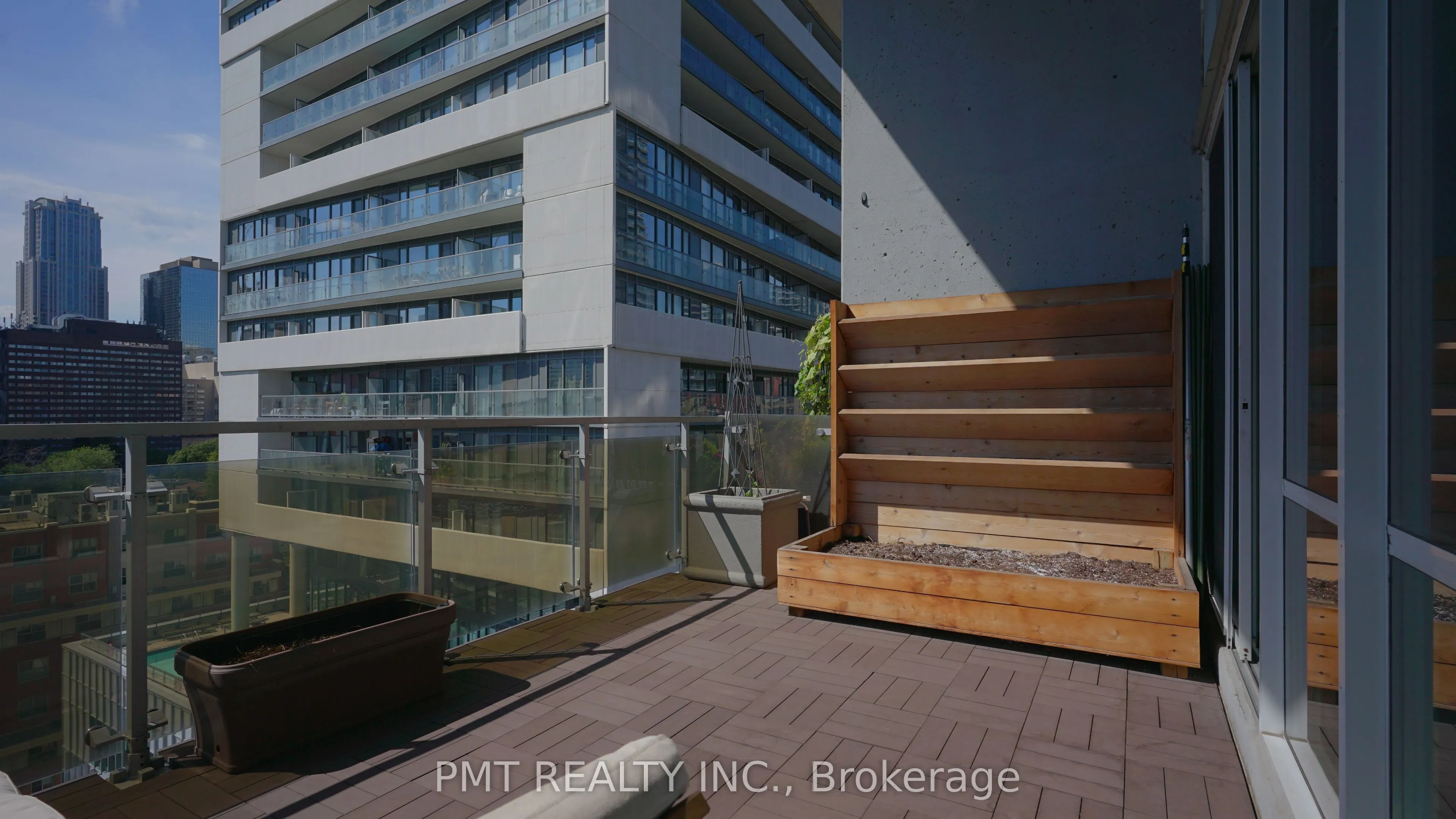 86 Gerrard Street E, #10B