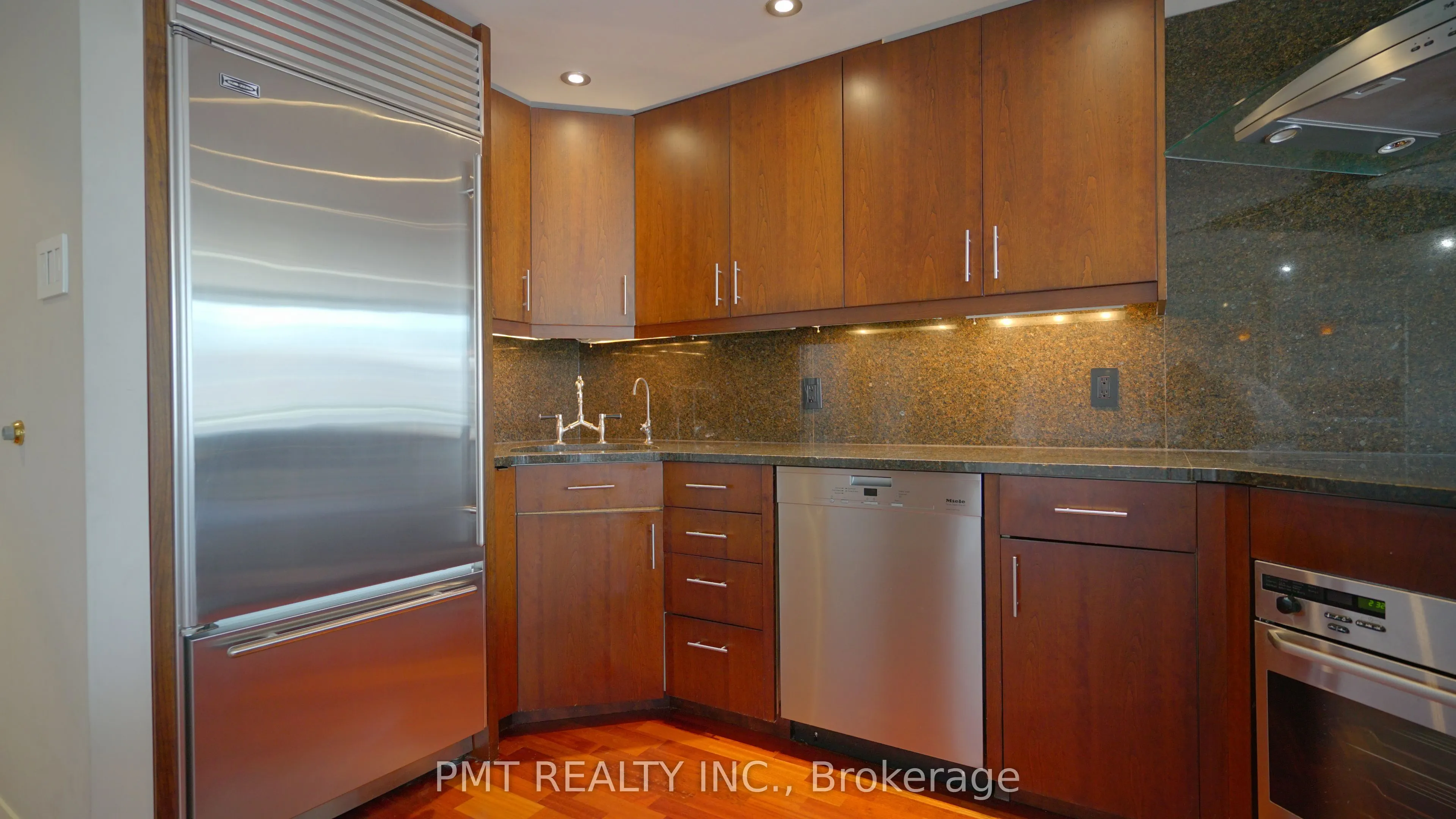 86 Gerrard Street E, #10B