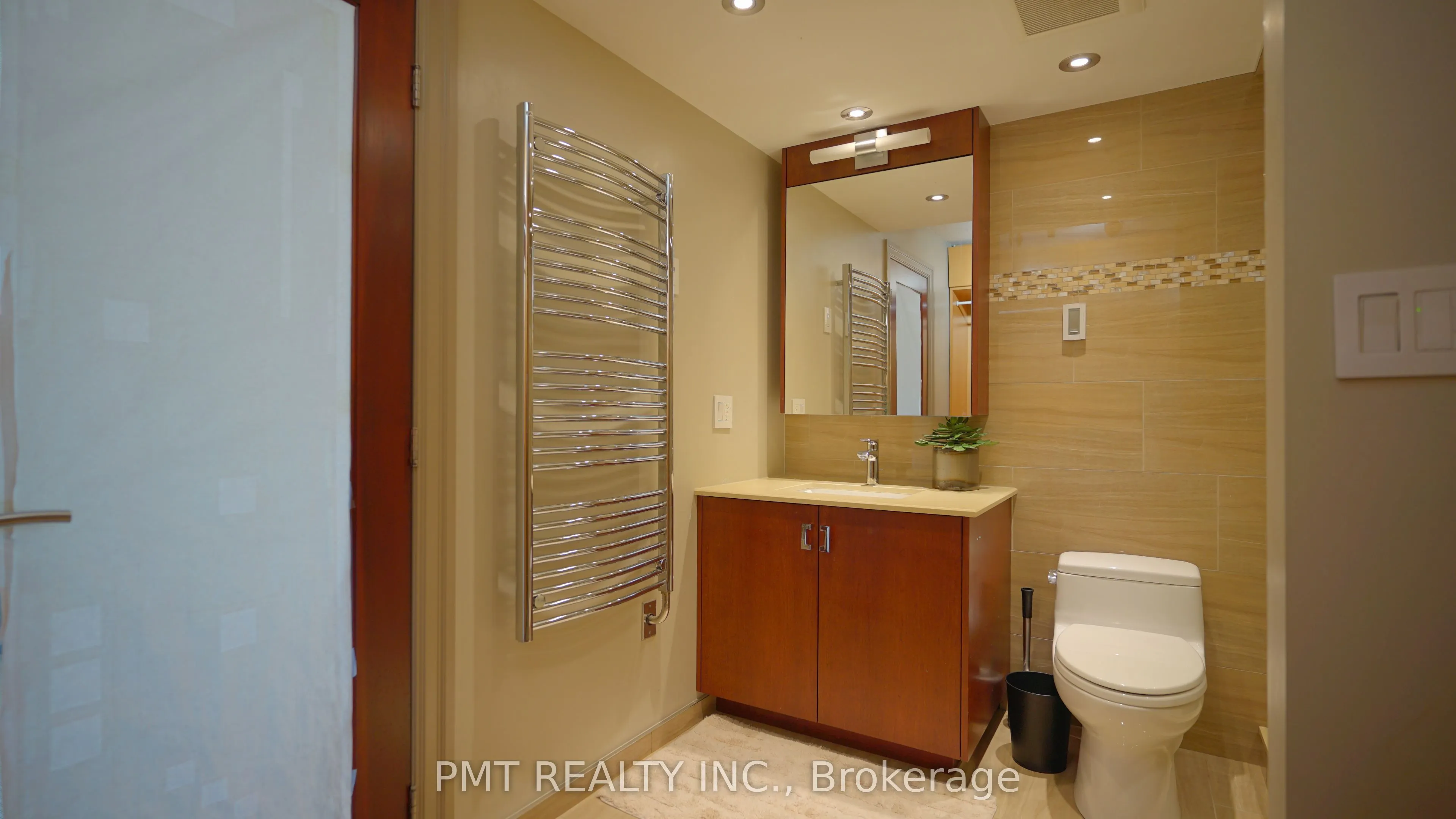 86 Gerrard Street E, #10B