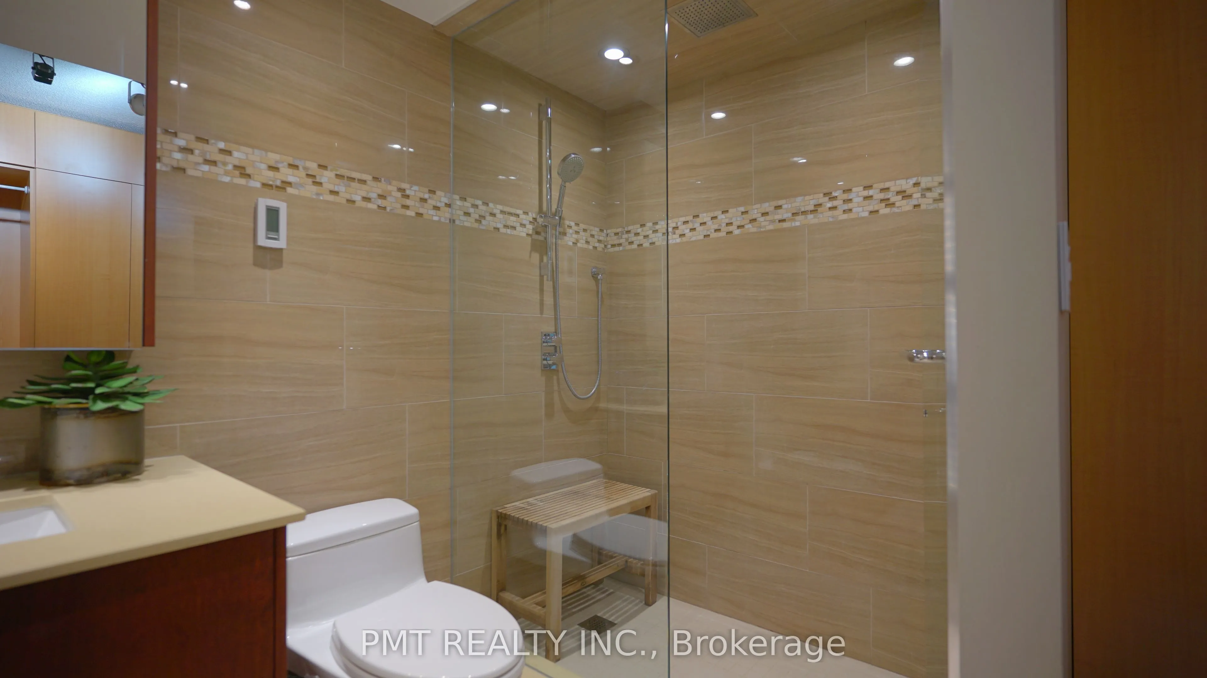 86 Gerrard Street E, #10B