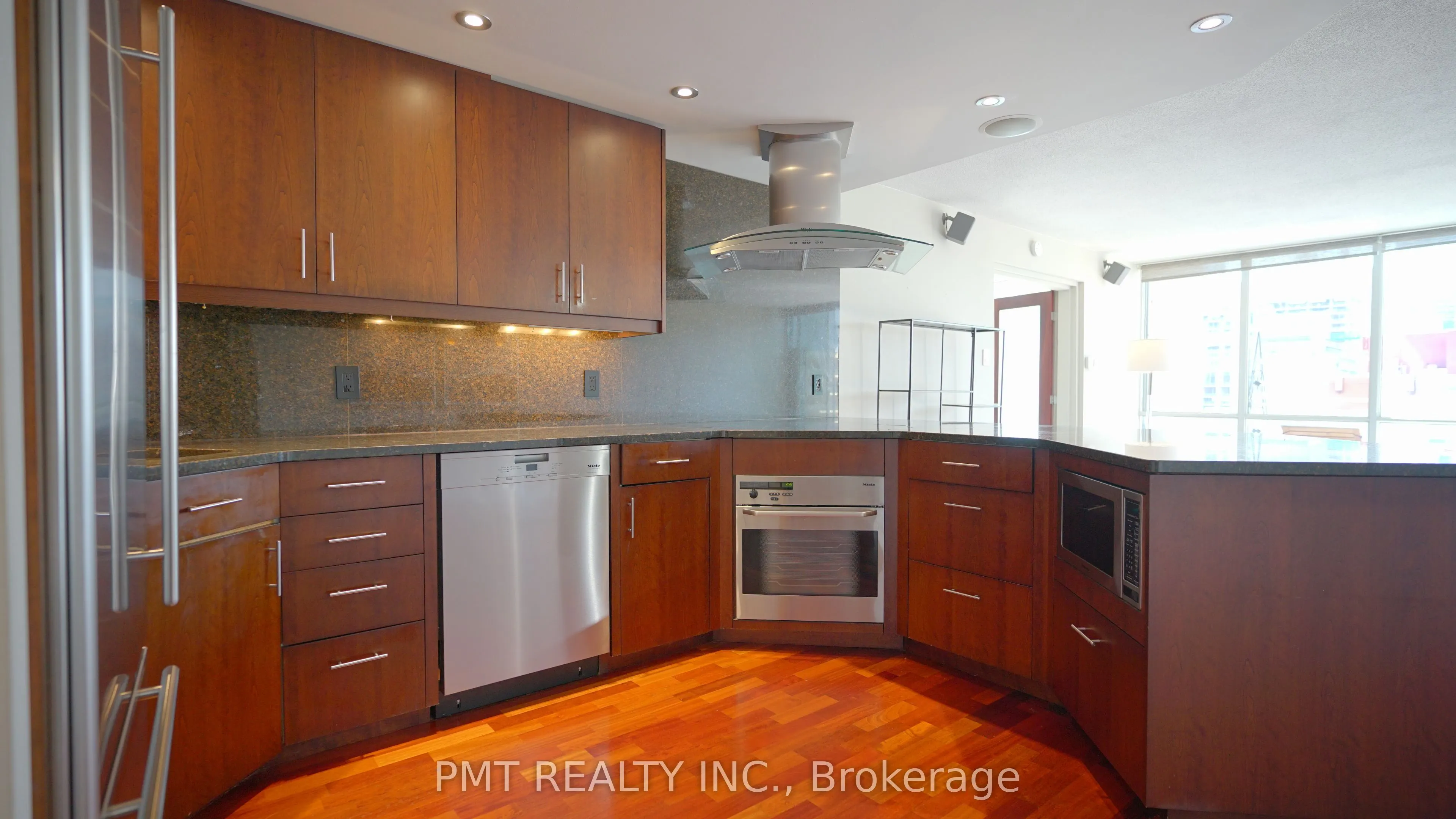 86 Gerrard Street E, #10B
