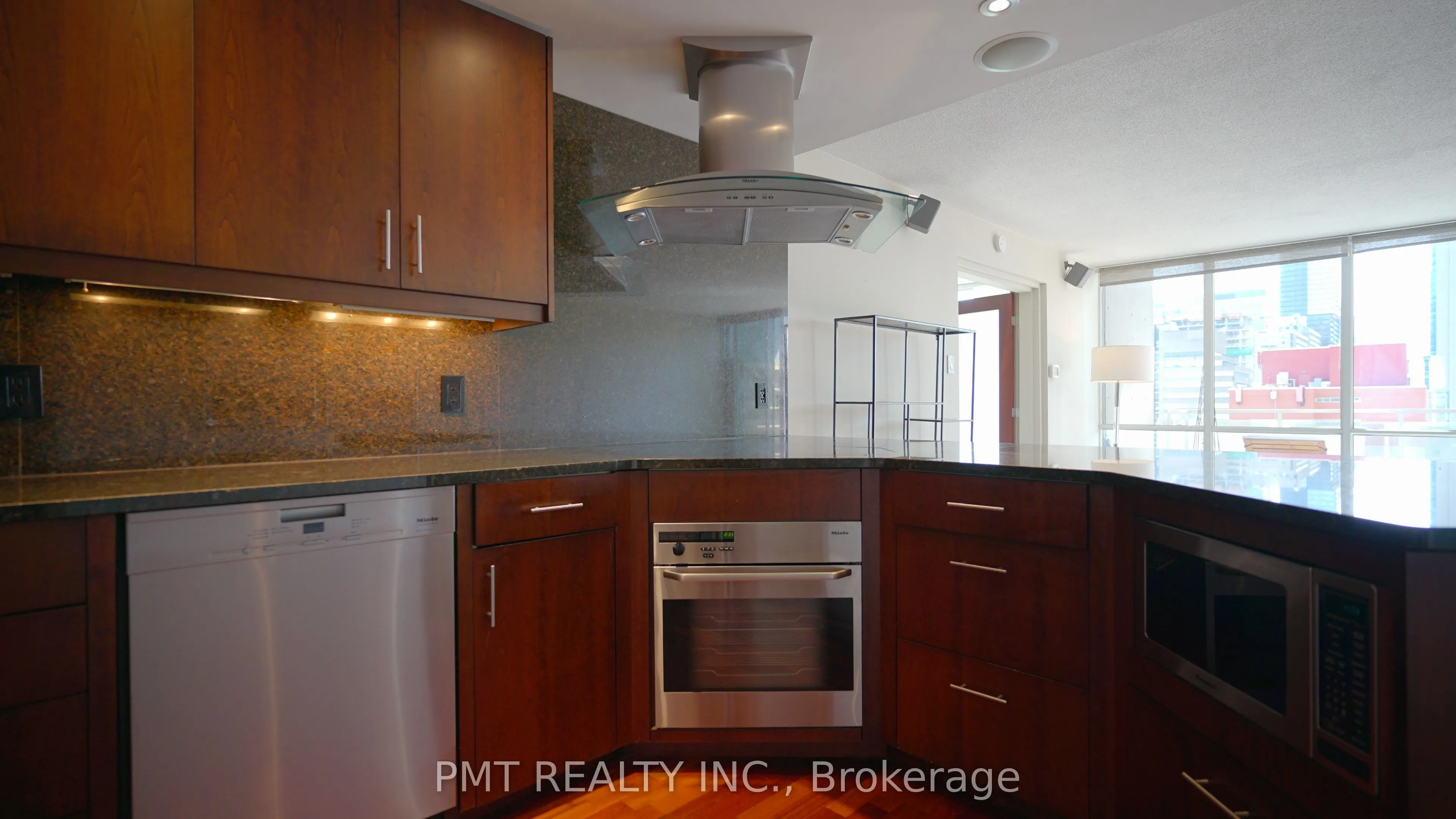 86 Gerrard Street E, #10B