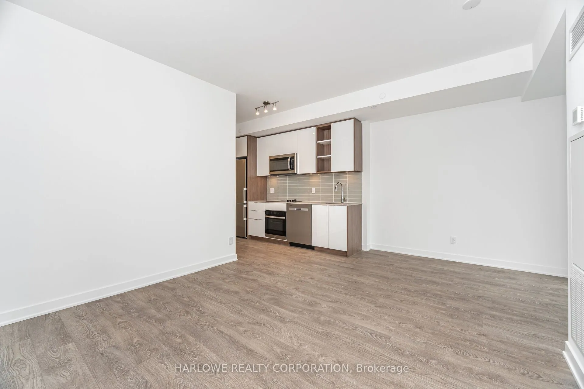 543 Richmond Street W, #320