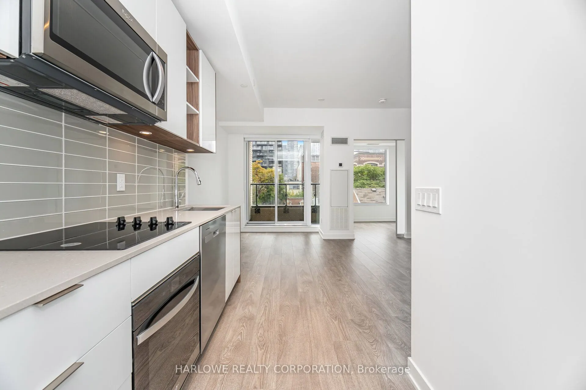 543 Richmond Street W, #320