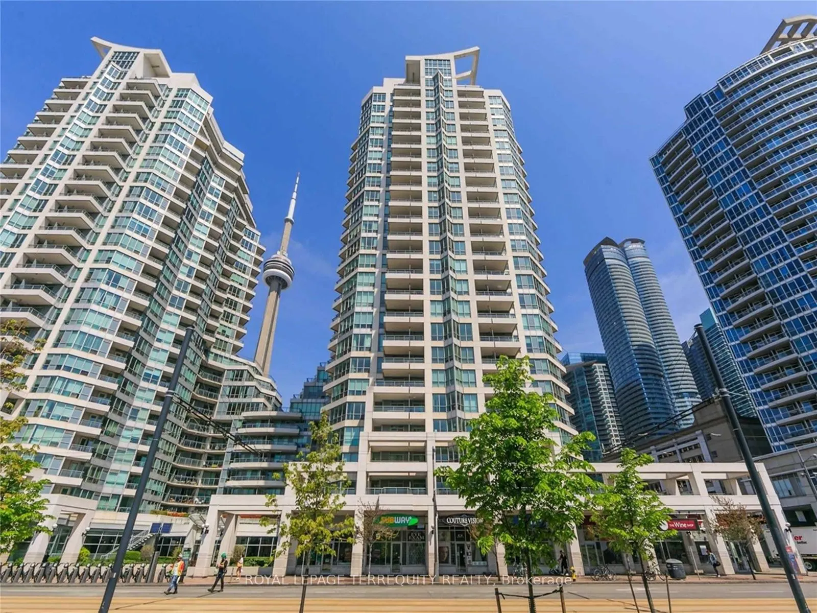 230 Queens Quay W, #1818