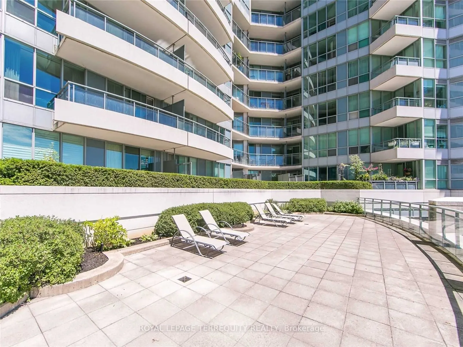 230 Queens Quay W, #1818