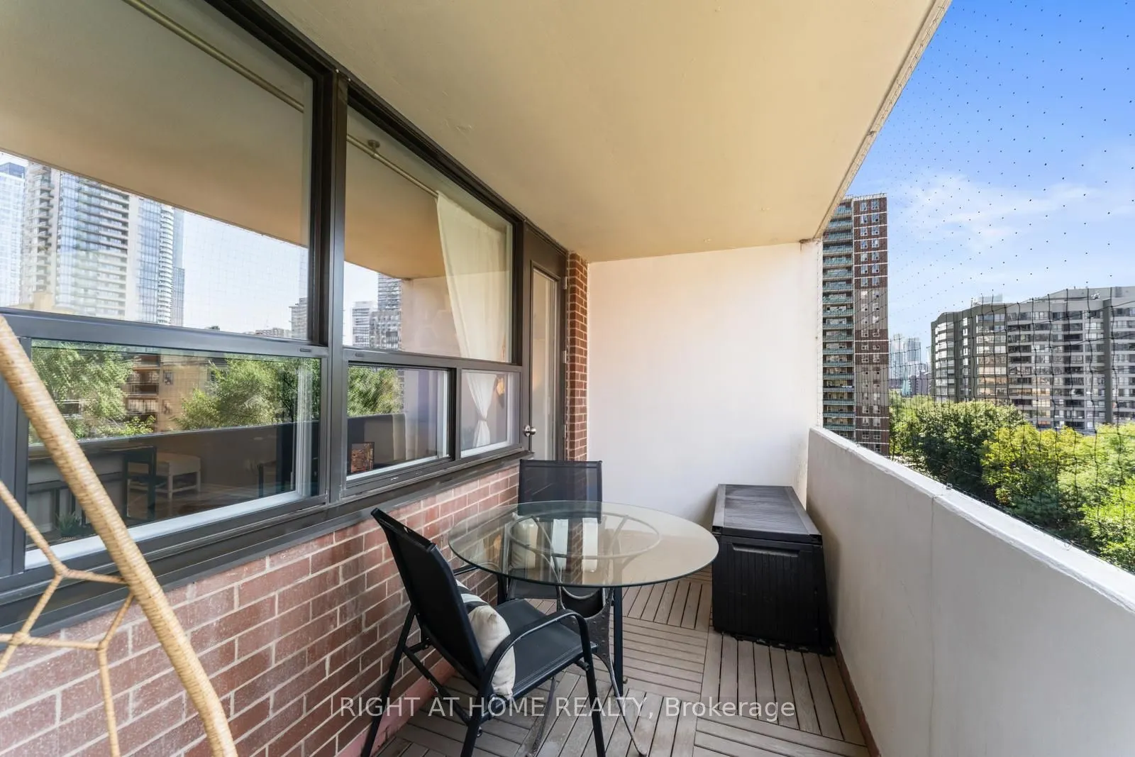 40 Homewood Avenue, #817
