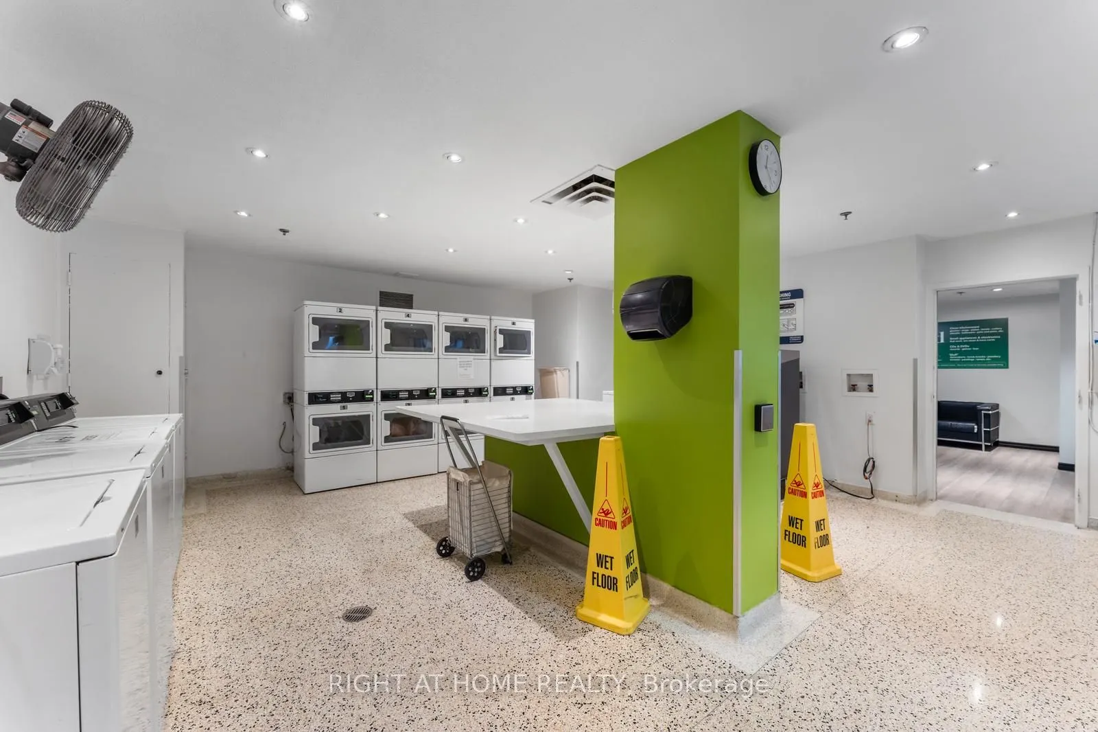 40 Homewood Avenue, #817