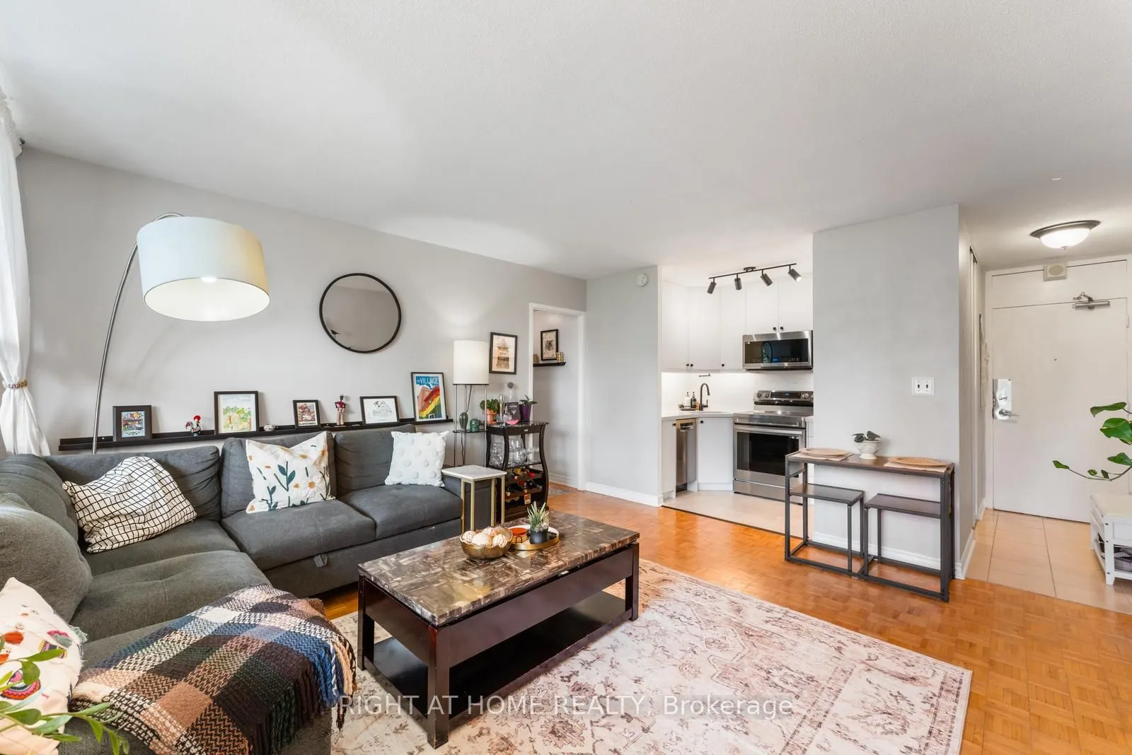 40 Homewood Avenue, #817